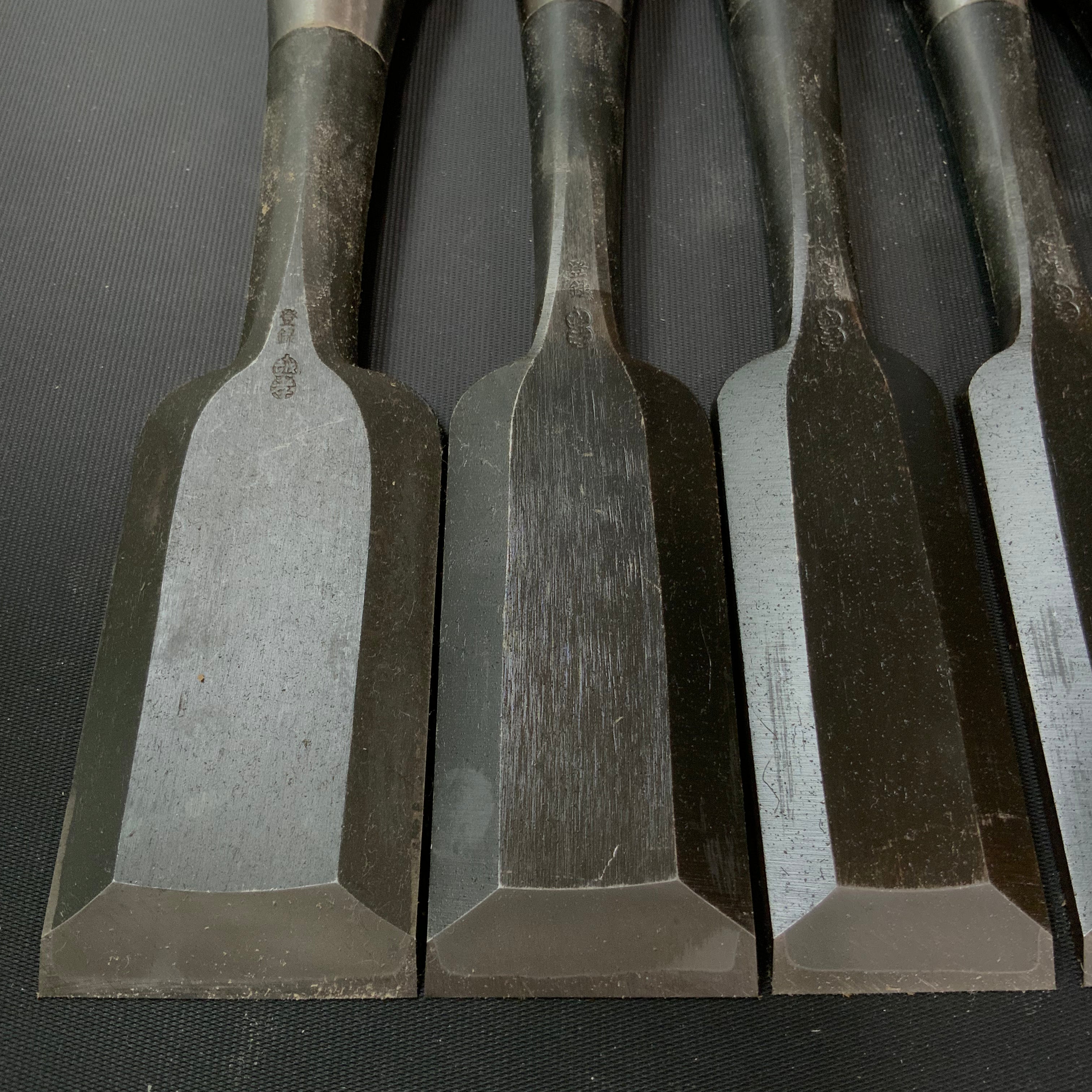 Koshitaka Timber chisels set with White Steel  越孝  厚鑿  七本組  Atsunomi