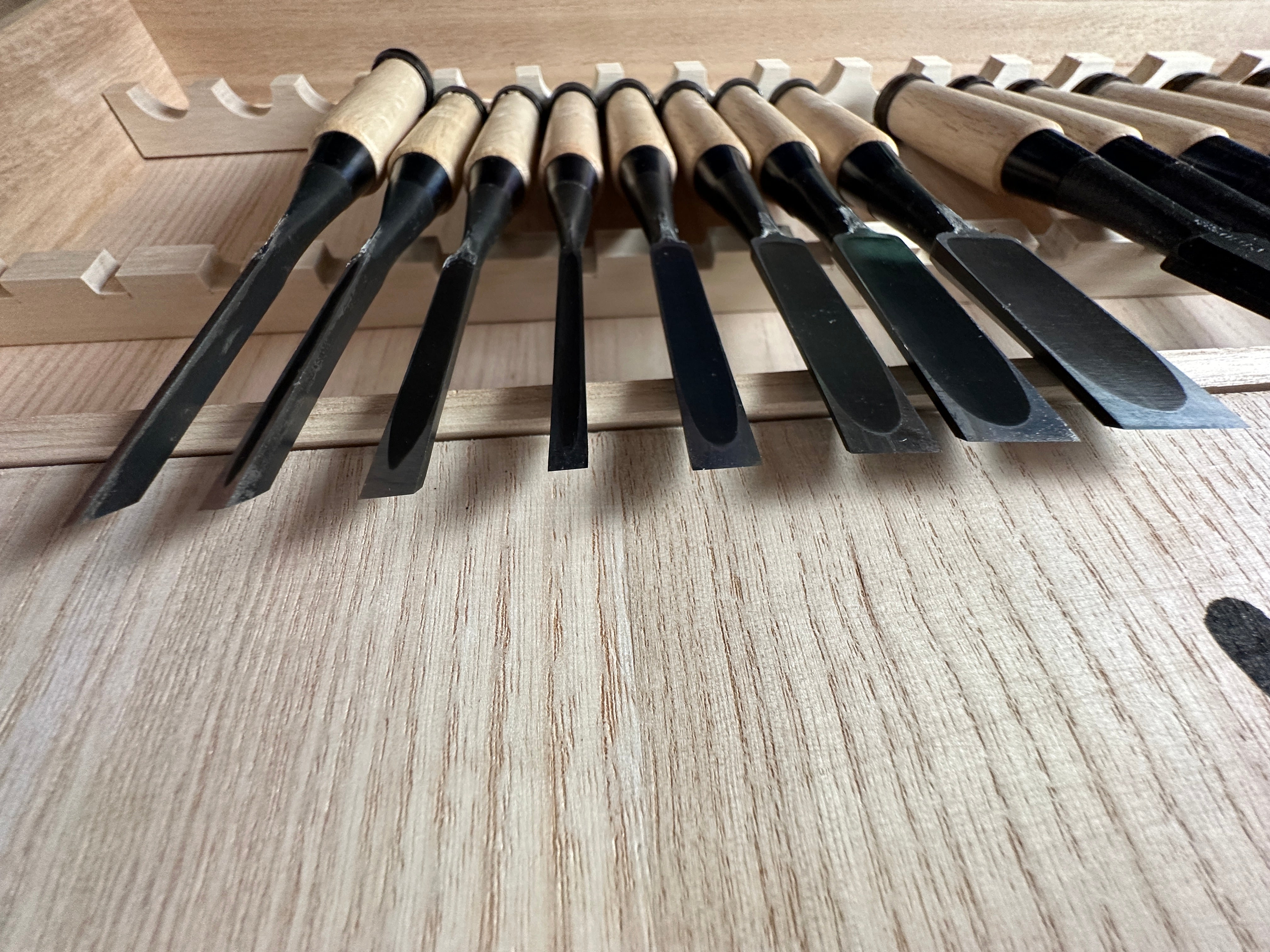 Nijihiro Bench chisels 15Piece set by Chuutarou Imai 今井忠太郎作 二治弘 追入15本組鑿 (Fujihiro)