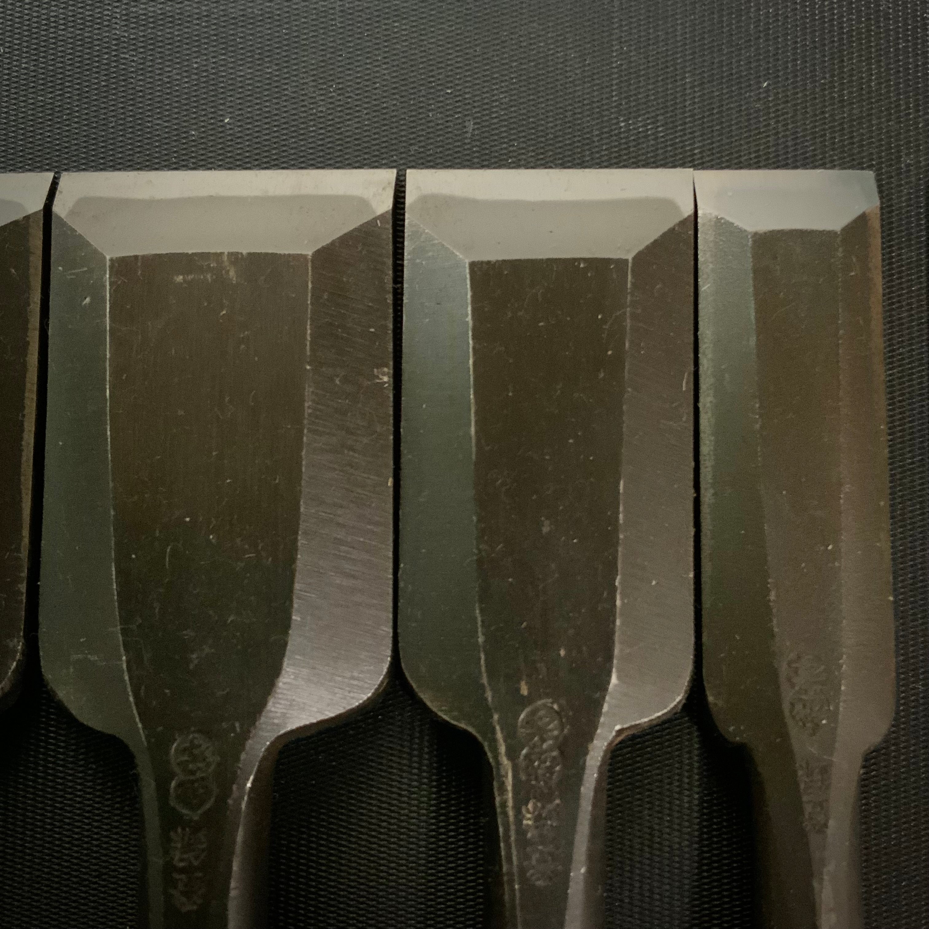 Koshitaka Bench chisels set with White Steel   越孝  追入鑿  5本組  Oiirenomi