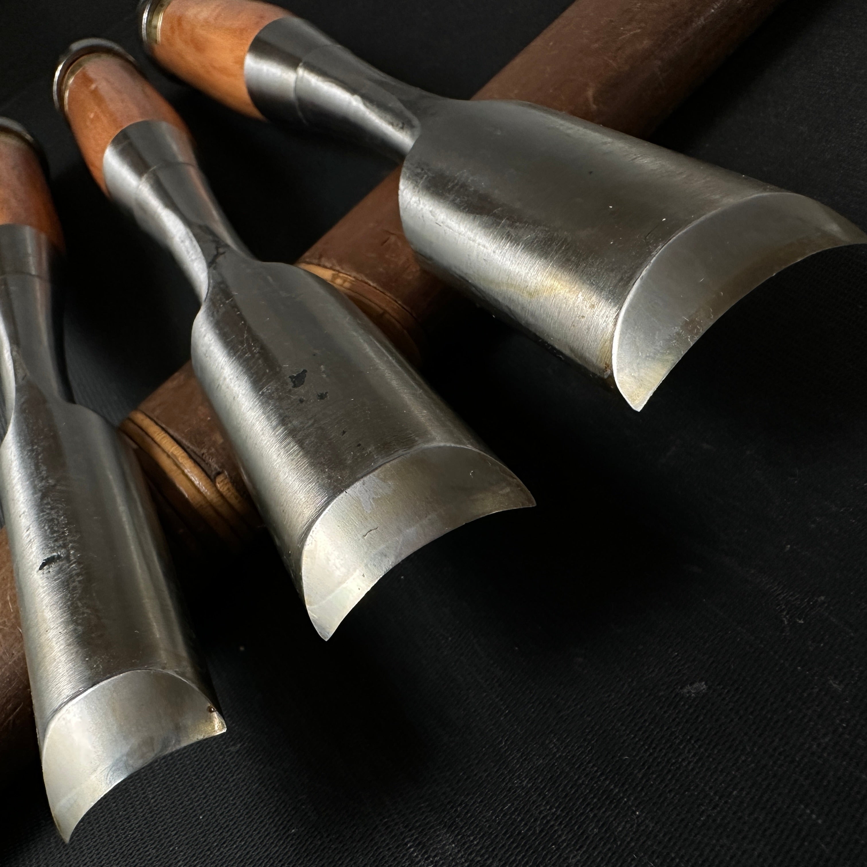 Old Stock Kuniaki Uchimaru chisels ______ 掘出し物  國明作 内丸鑿 18 /24/ 30mm