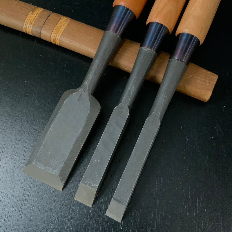 Old stock Kaji-yuh Timber chisels ( Tatakinomi )    掘出し物 鍛治勇  叩鑿