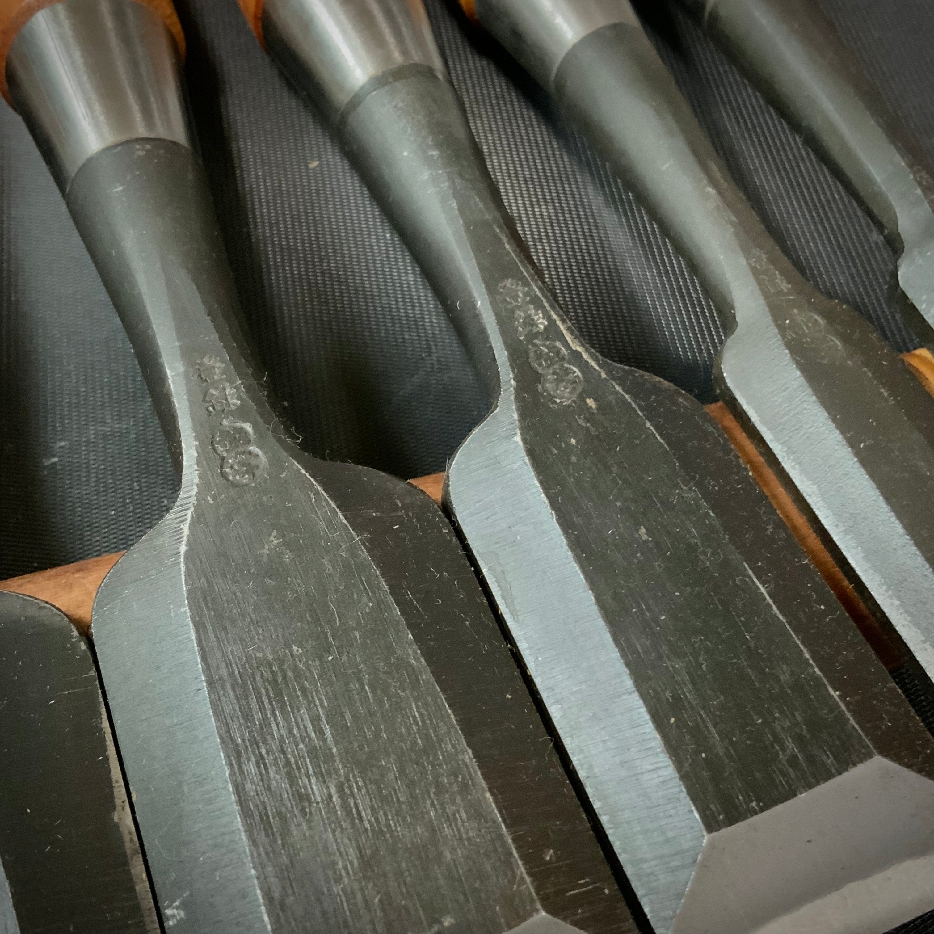 Koshitaka Bench chisels set with White Steel   越孝  追入鑿  5本組  Oiirenomi