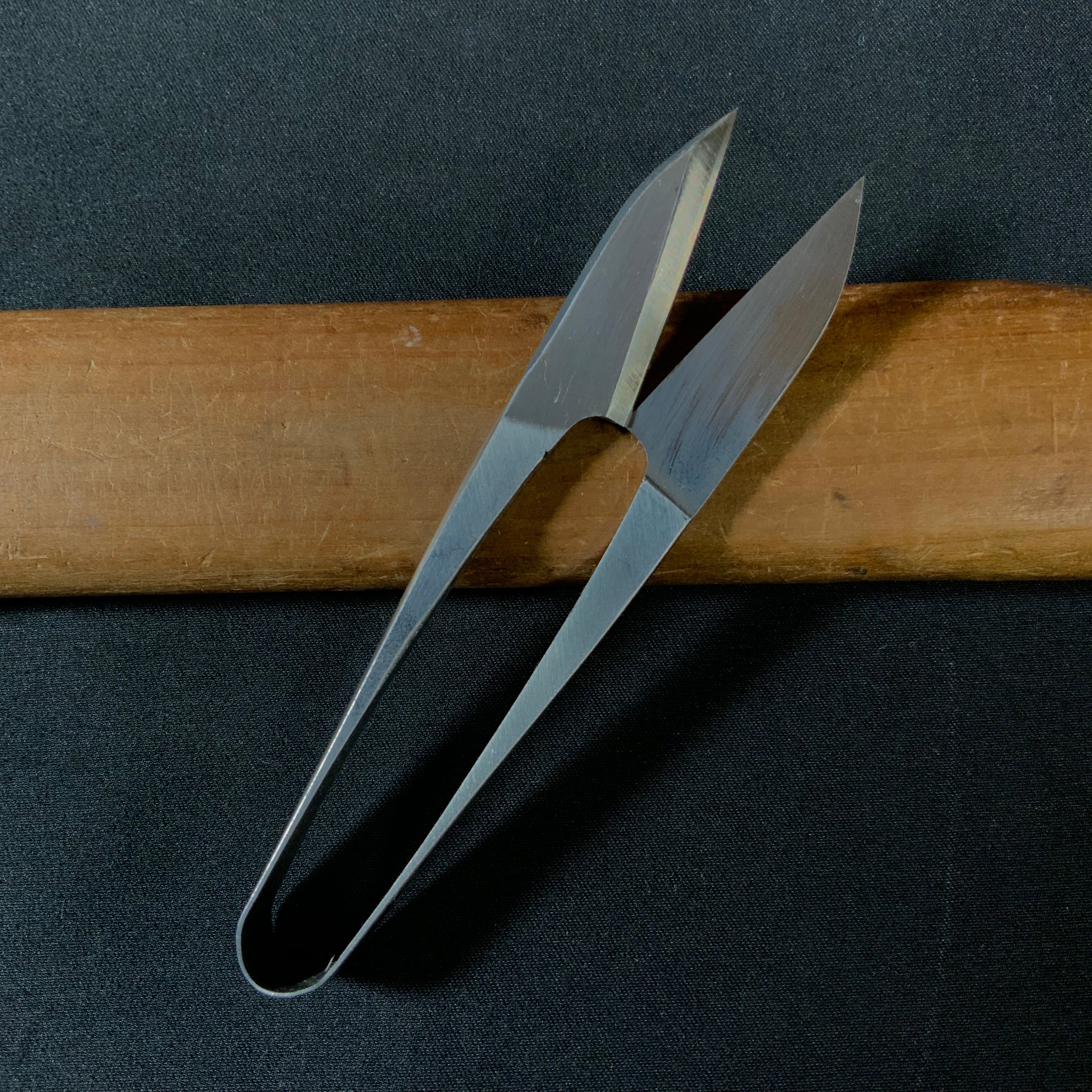 Old stock Toshihisa Nigiri basami Hand made Traditional Japanese scissors  掘出し物 利久 握り鋏 シルバー 手作り