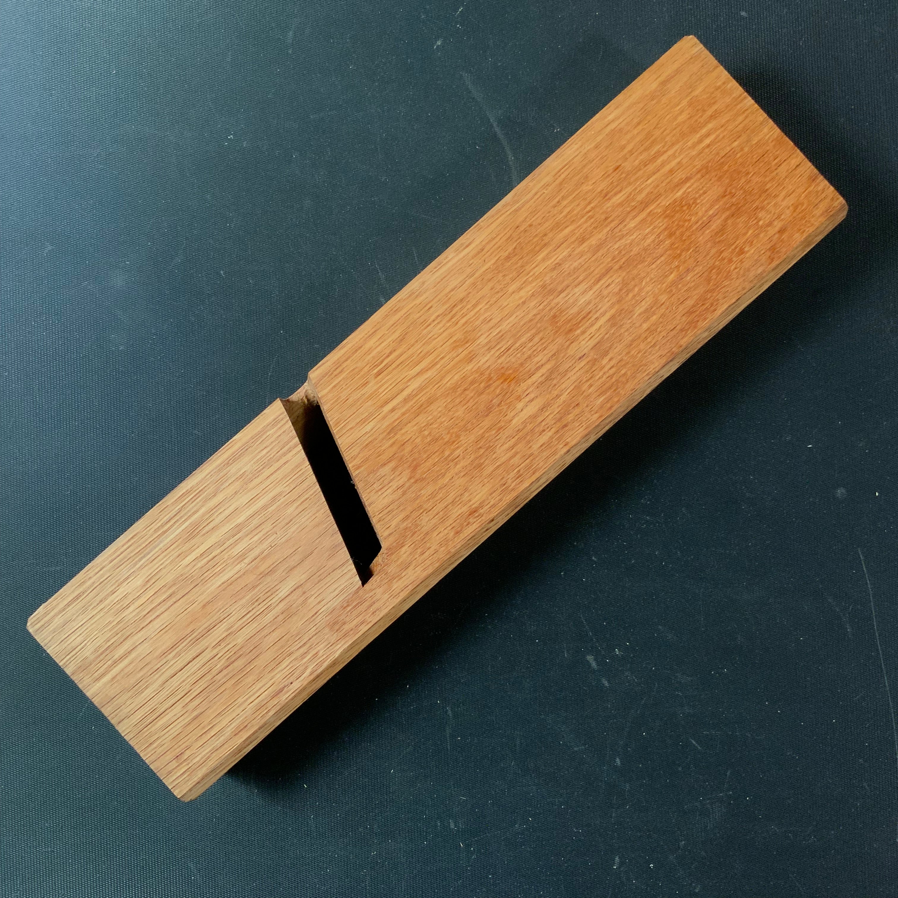 Old stock Chojiro Rabbet Plane ( Kiwa Kanna) with Blue steel.  掘出し物 長二郎 際鉋 右 赤樫台 54mm