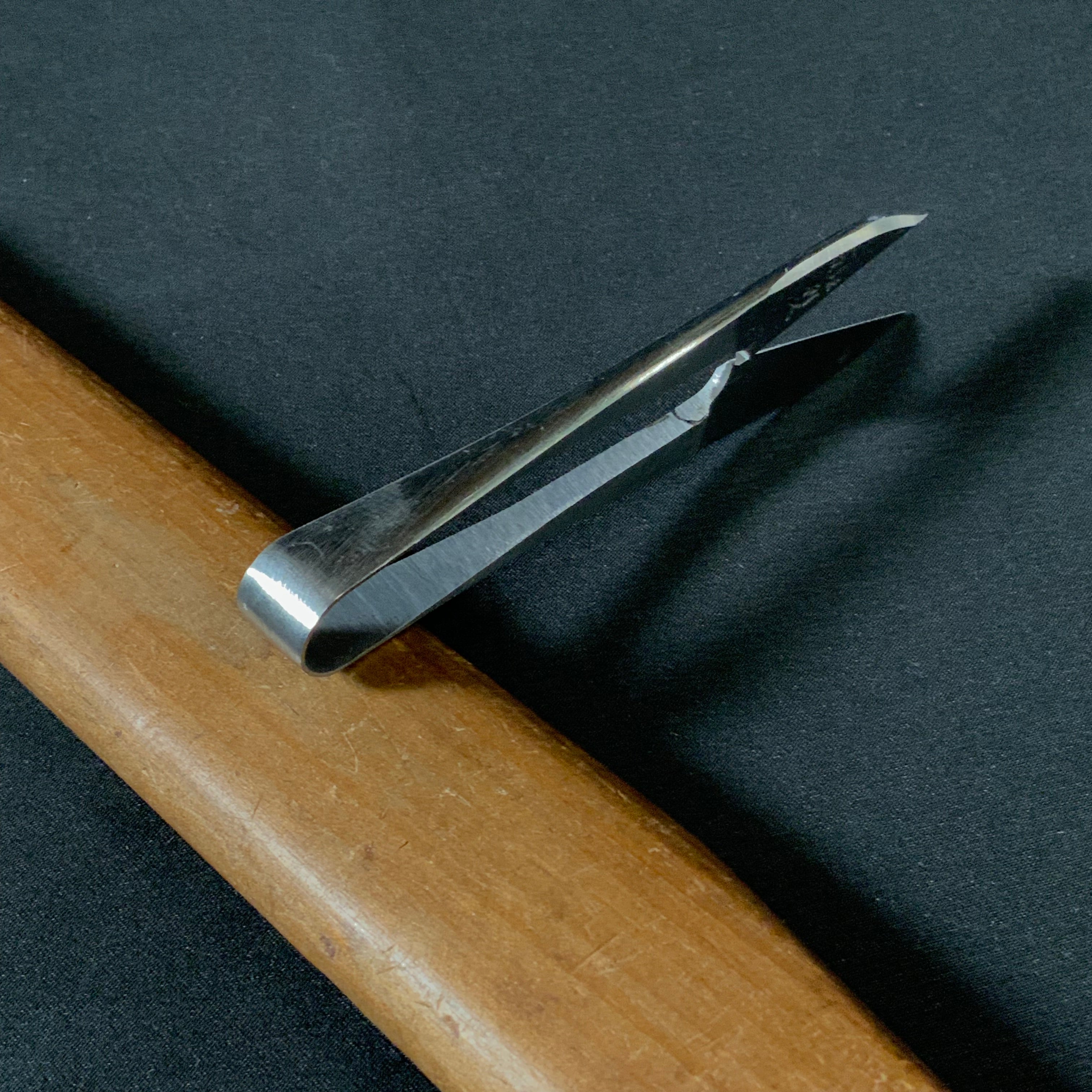 Old stock Toshihisa Nigiri basami Hand made Traditional Japanese scissors  掘出し物 利久 握り鋏 シルバー 手作り