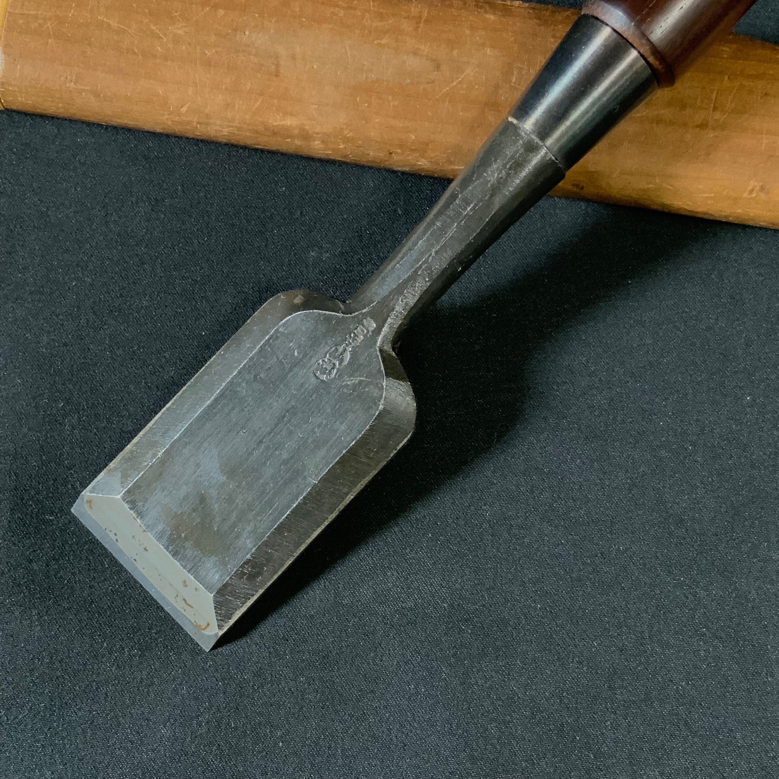 Old Stock Yamahiro Bench chisels by Okayama Takeshi   掘り出し物 岡山猛作 山弘 追入鑿 紫檀 30mm