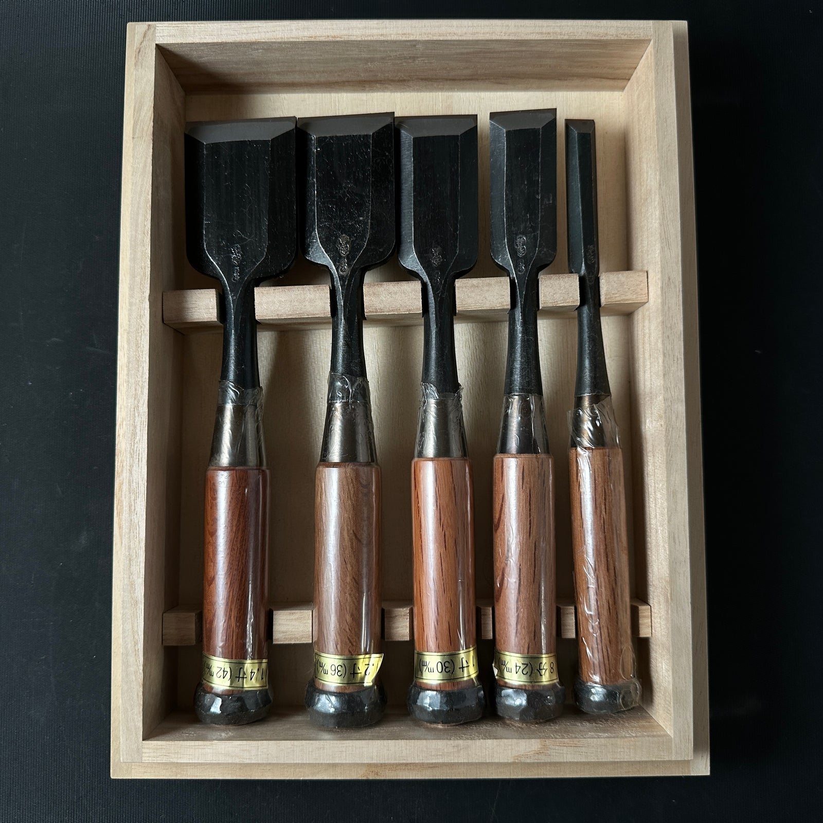 Kazuhirro Old stock Bench chisels set by Endou Kazuo 遠藤一雄作 かず弘 追入５本組鑿 –  YAMASUKE KurashigeTools