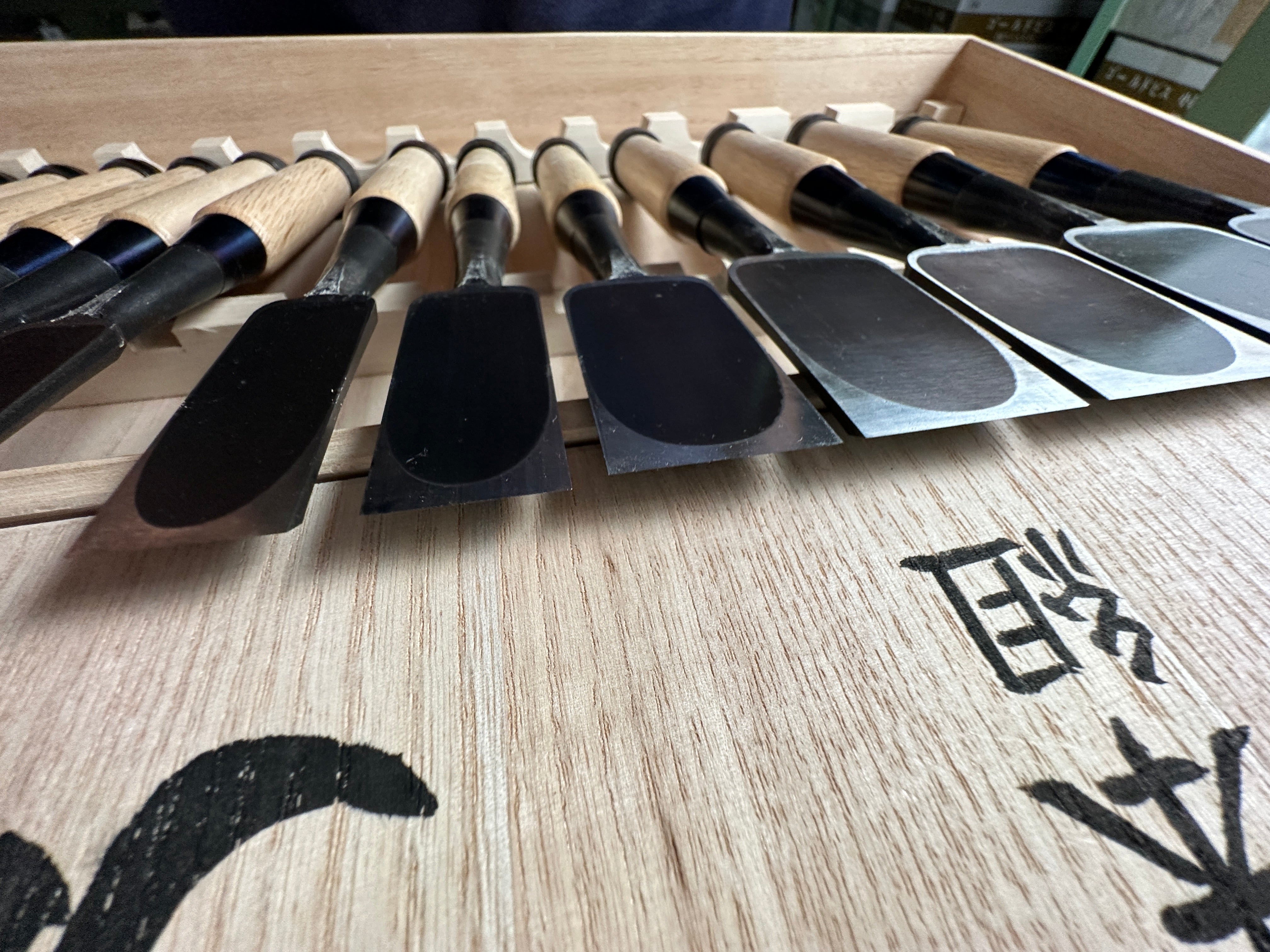 Nijihiro Bench chisels 15Piece set by Chuutarou Imai 今井忠太郎作 二治弘 追入15本組鑿 (Fujihiro)