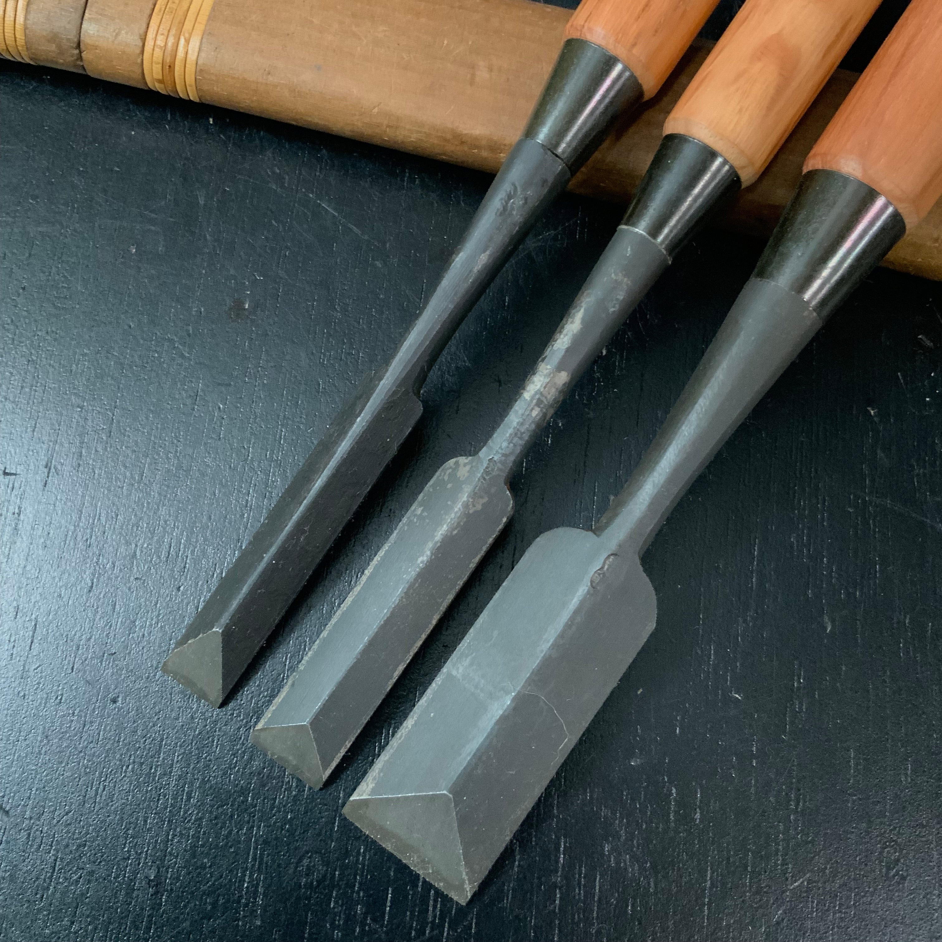 Old stock Hidari Hisasaku Dovetail Bench chisels Shinogi Oirenomi   掘出し物 左久作 鎬追入鎬（シノギ）