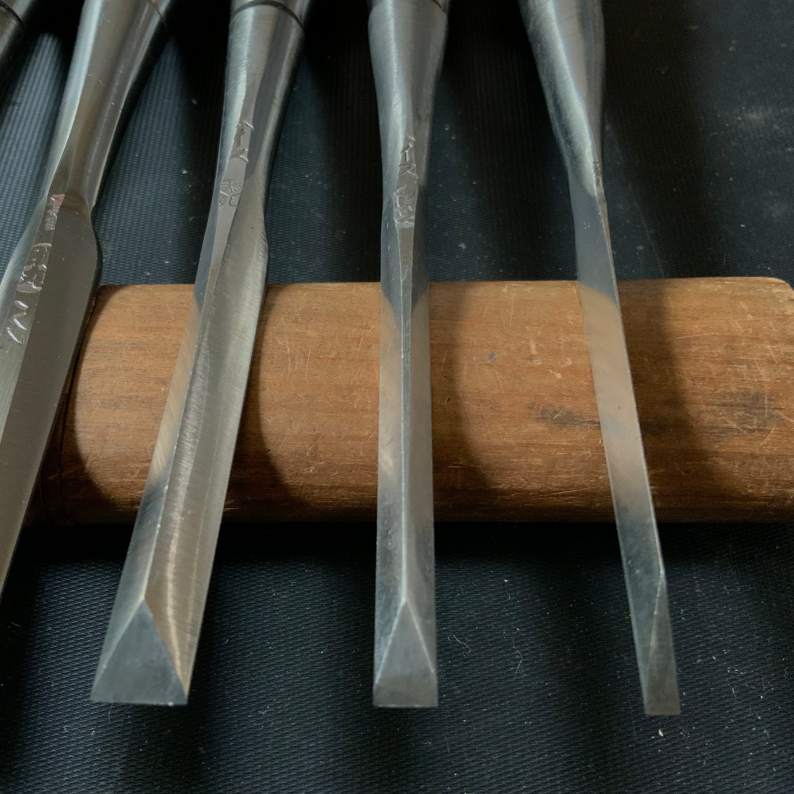 Old stock #7 Sukemaru 4th Wholesaler stamp High-Speed Steel Bench chisels set 掘出し物 四代助丸 問屋銘 ハイス鋼追入組鑿 Oirenomi