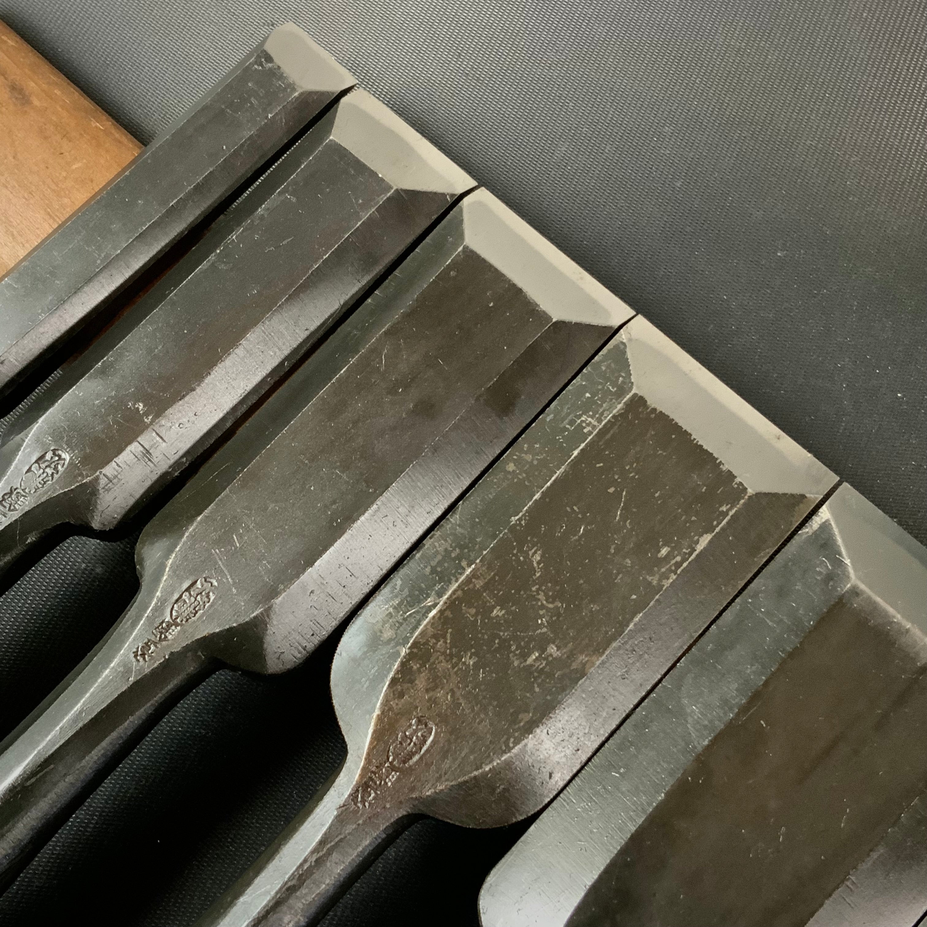 Old Stock Kanehiro Timber chisels 6piece set    /     掘り出し物　兼弘 叩鑿  6本組