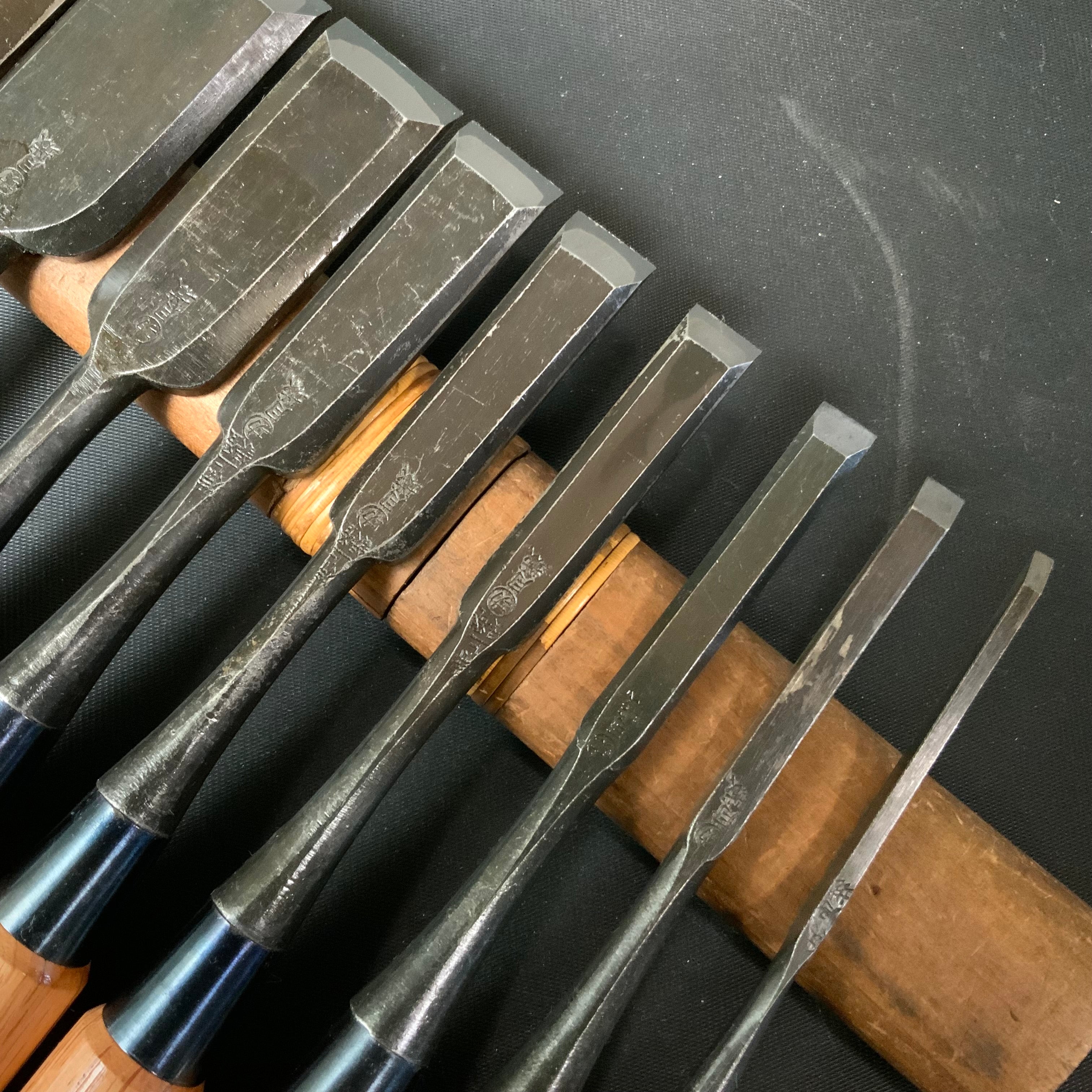 Tsukishiro Bench chisels set  10 Piece          月城 追入組鑿 白樫柄  Oirenomi