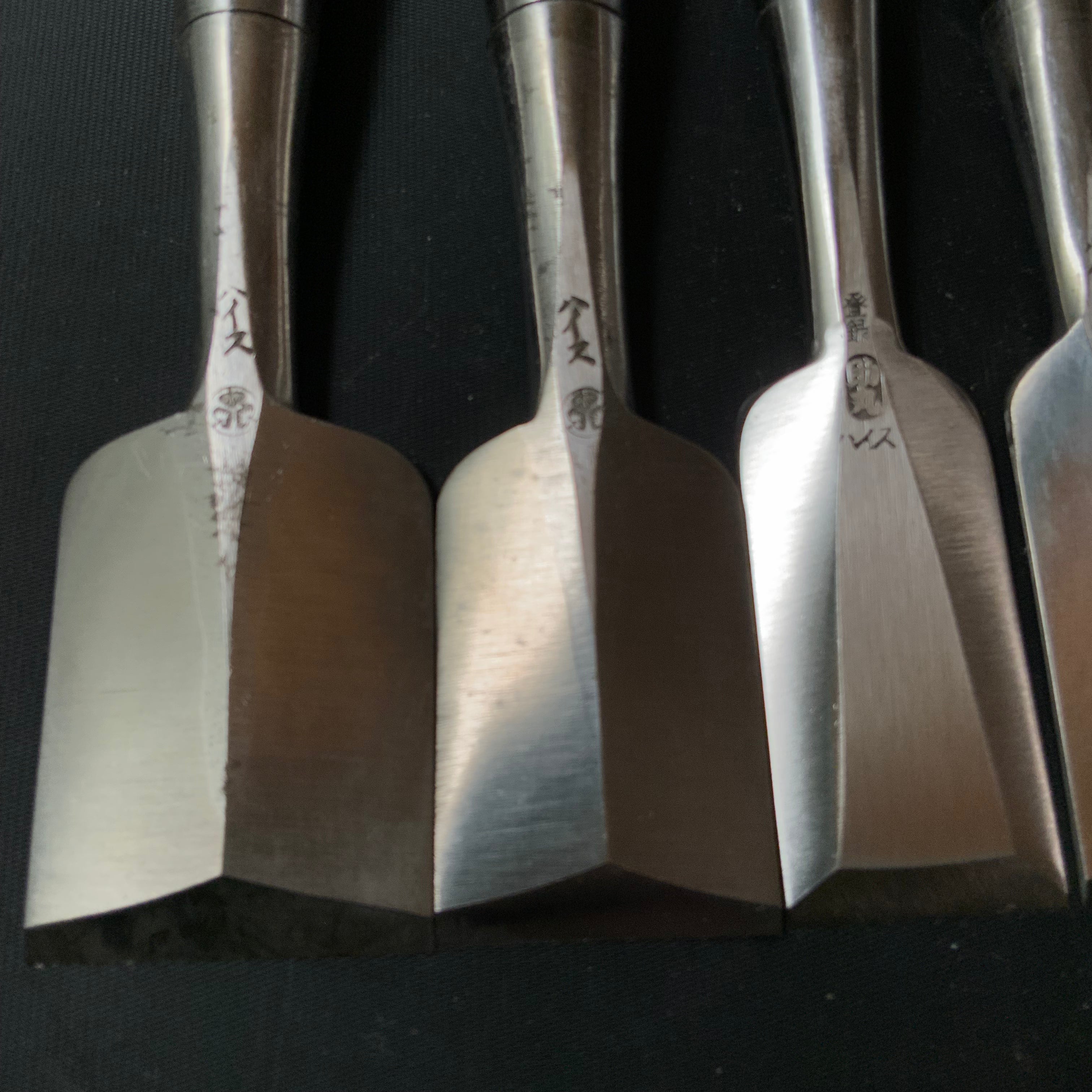 Old stock #7 Sukemaru 4th Wholesaler stamp High-Speed Steel Bench chisels set 掘出し物 四代助丸 問屋銘 ハイス鋼追入組鑿 Oirenomi