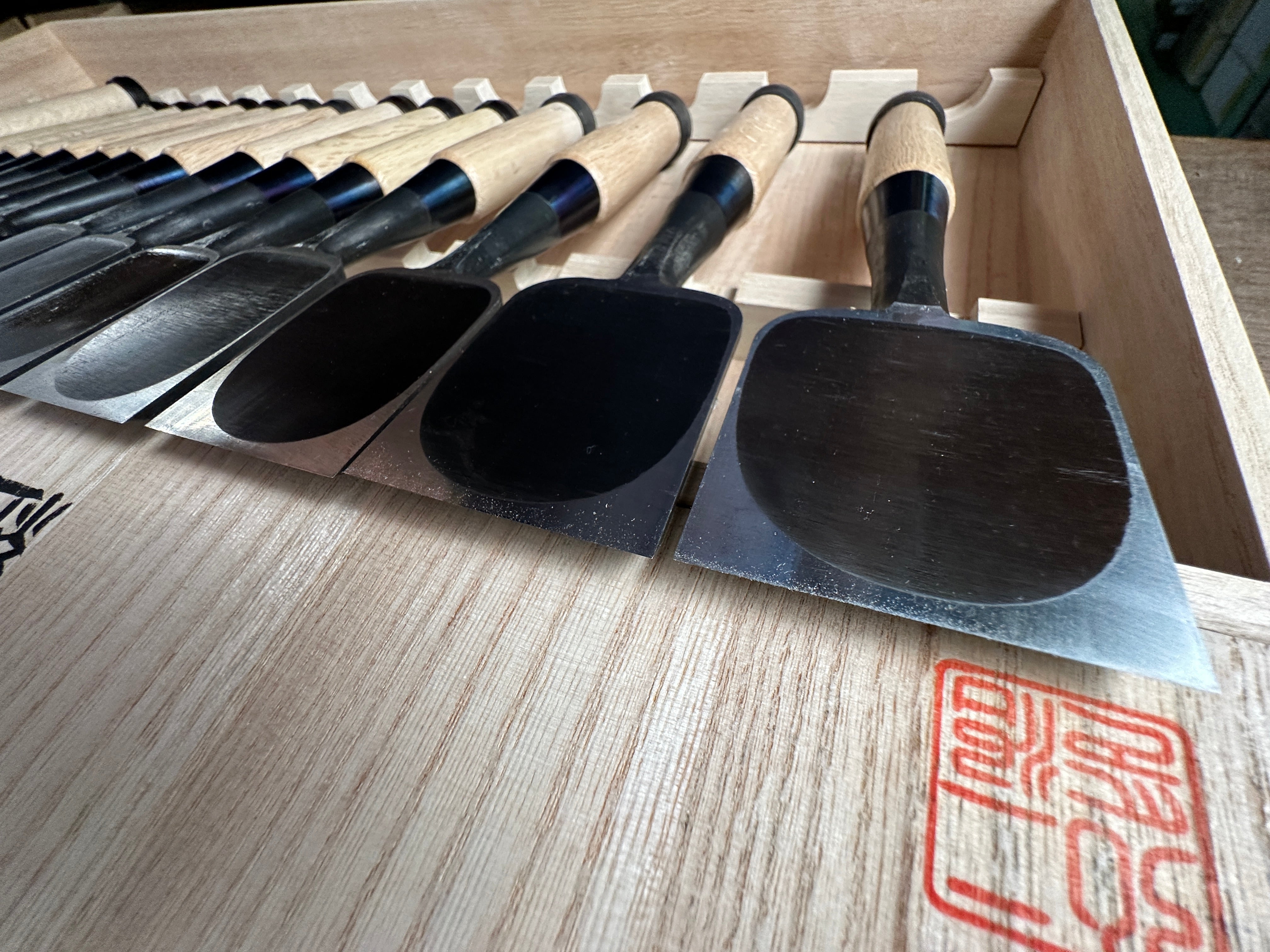 Nijihiro Bench chisels 15Piece set by Chuutarou Imai 今井忠太郎作 二治弘 追入15本組鑿 (Fujihiro)