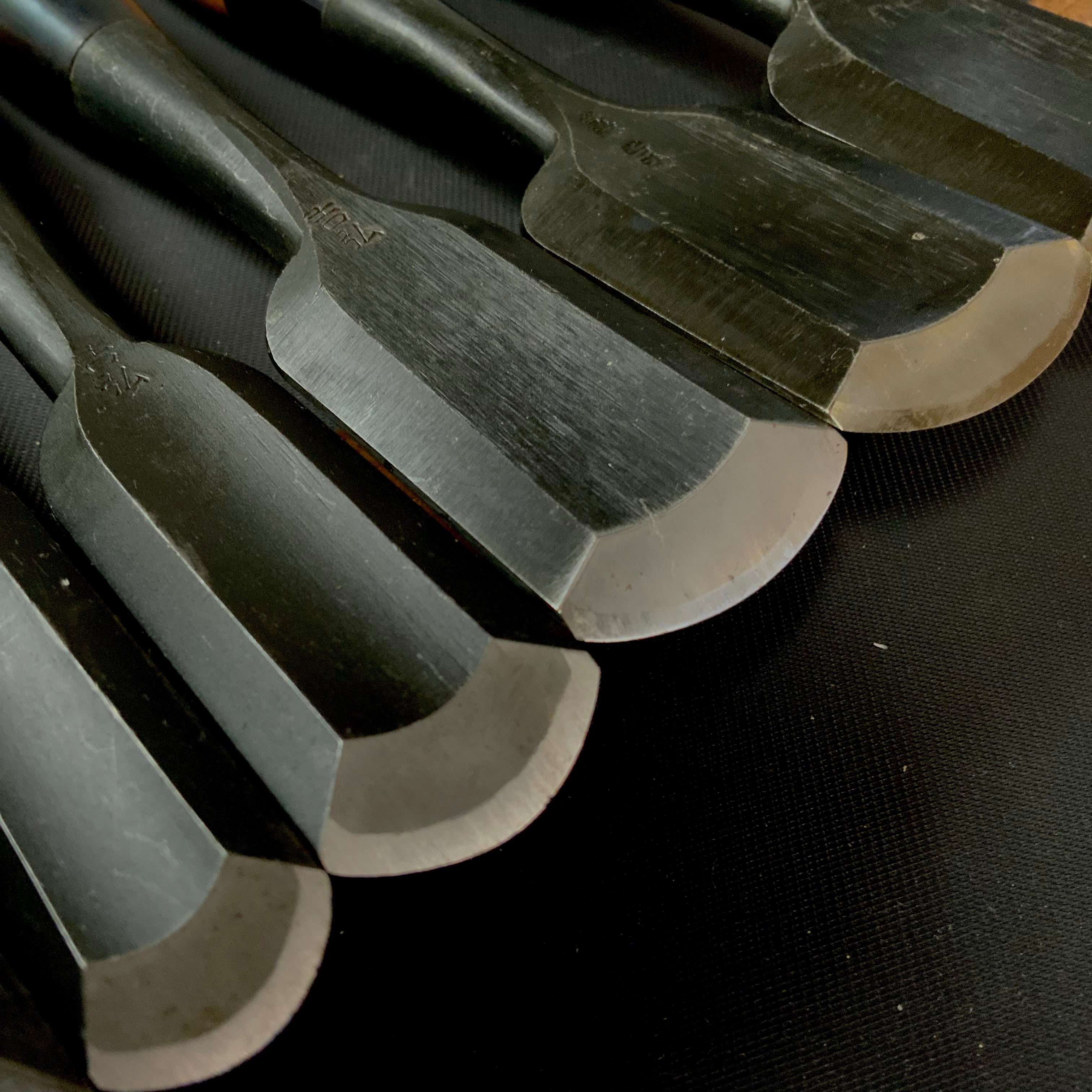 Old stock Yoshihiro Sotomaru chisels with white steel 掘出し物  吉弘 外丸鑿 10本組 白紙鋼
