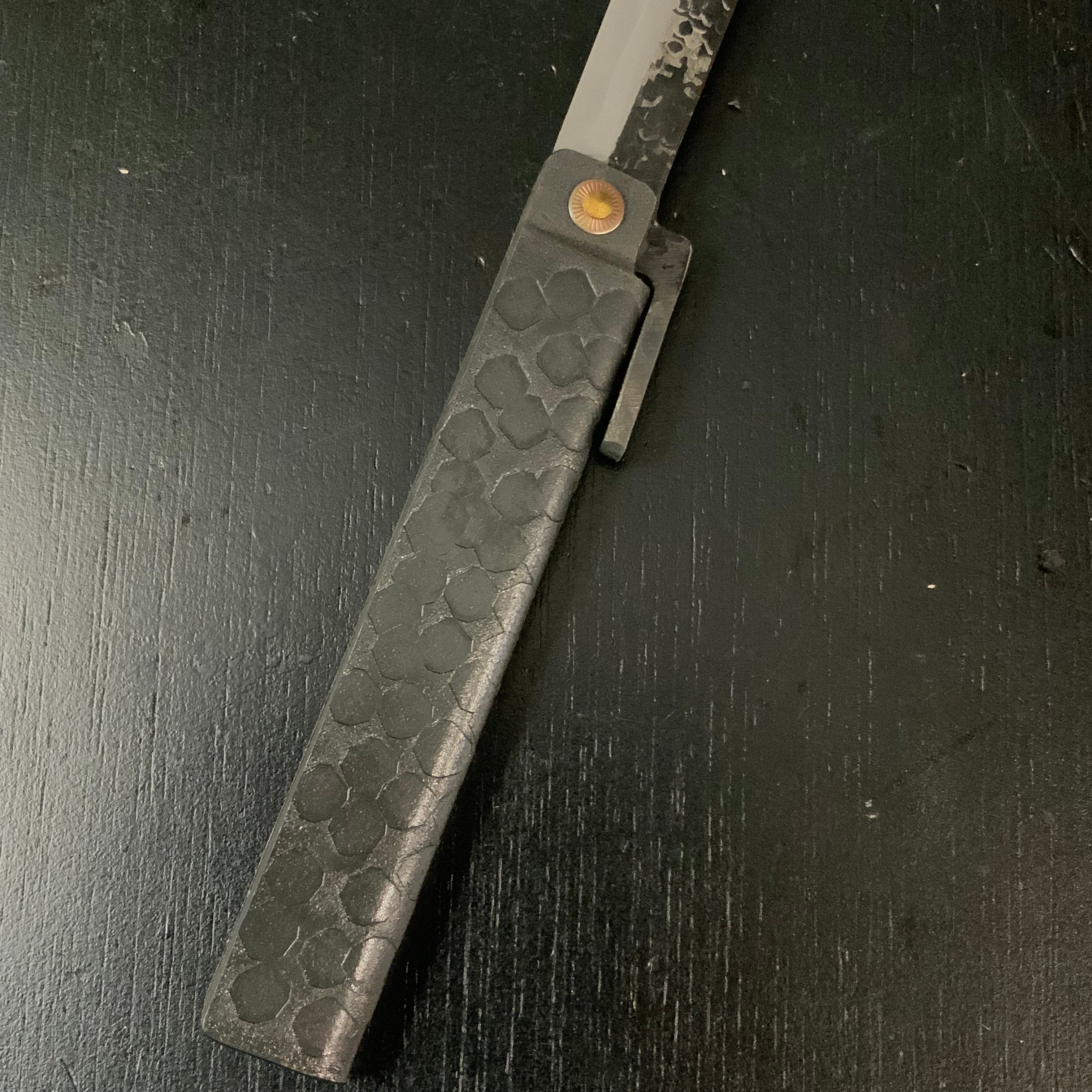 Hammered Mark (Small knife used for killing insects or pests) by Shigeru Tomida sword-shaped Extra-large 富田滋作 槌目 肥後小刀 剣型 特大 黒 90mm