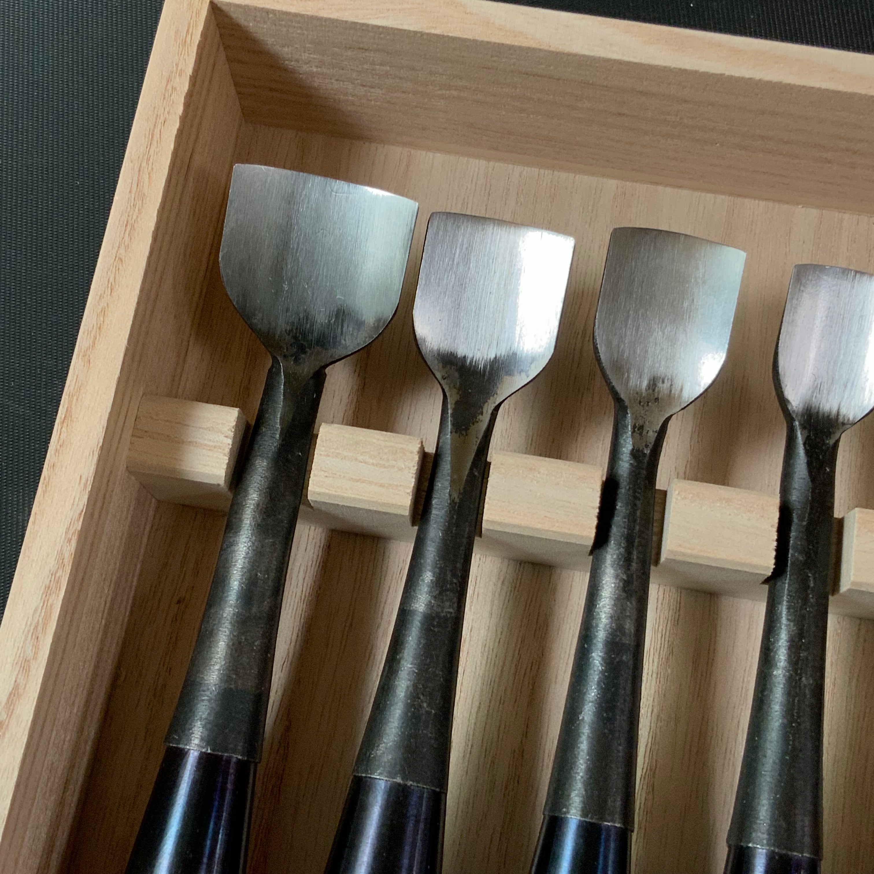 Hashi Spoon chisels set Carving chisels with white steel  橋 清玄作 丸曲組鑿  八本組