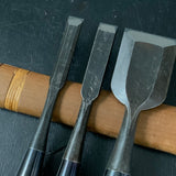 Old Stock Yamatokotsuchi Bench chisels (Oirenomi)   掘出し物 倭小槌 追入鑿 赤樫柄