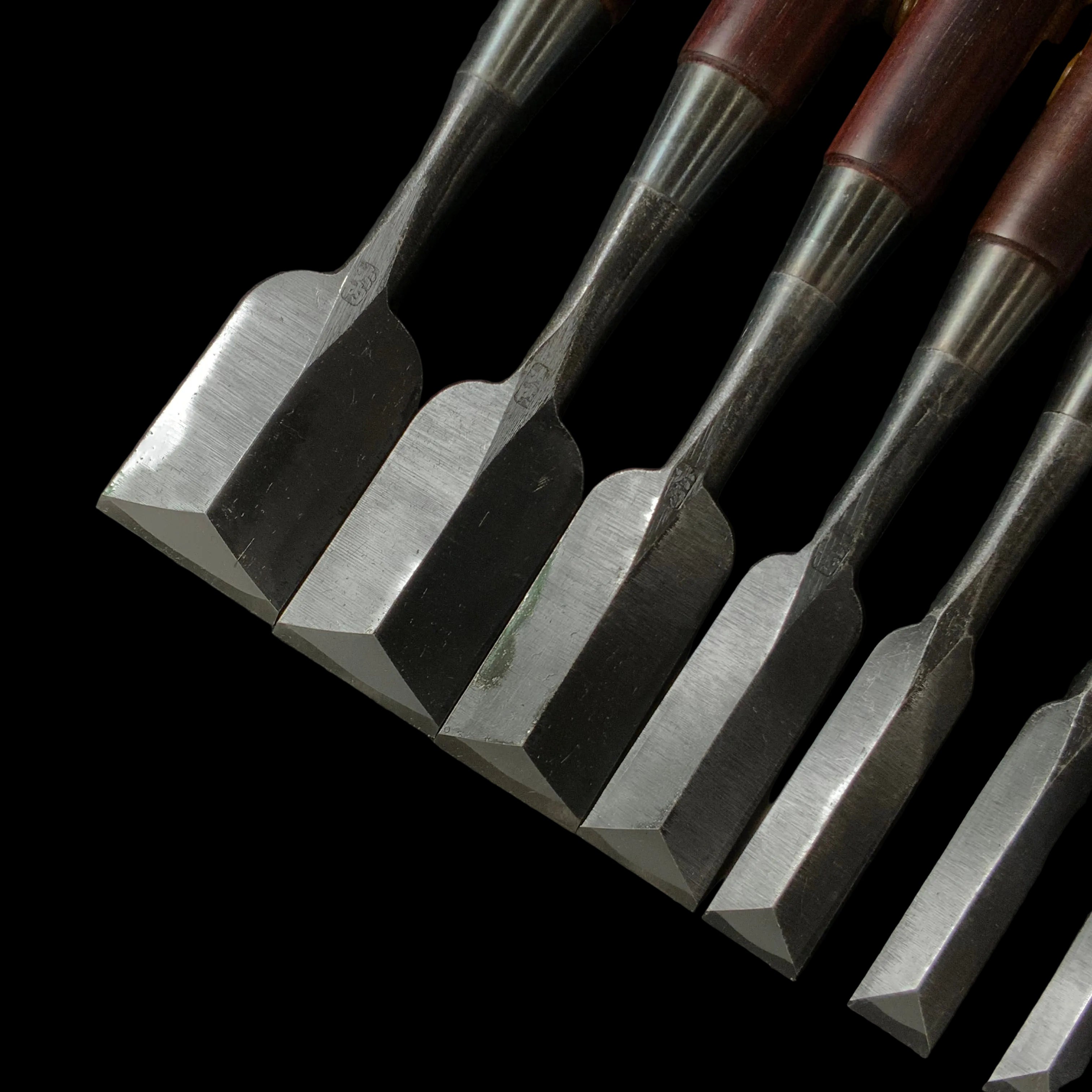 宗家大内 鎬追入組鑿 紫檀柄付    Ouchi Dovetail chisels set by Ouchi 4th generation