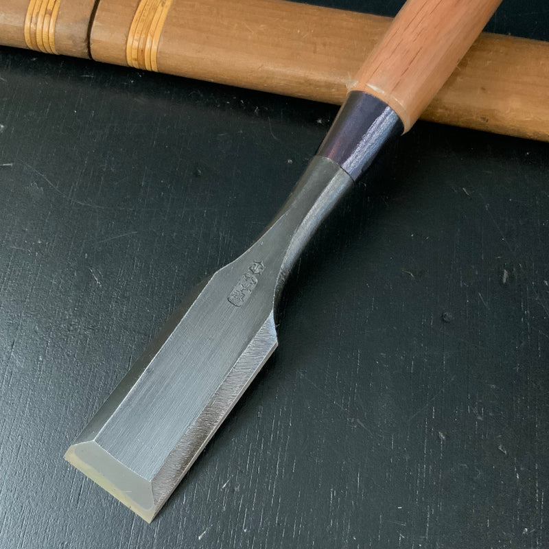 Tasai Special Damekiri Bench chisel (Damekiri nomi)  田斎作 面取ダメ型追入鑿 赤樫柄  30mm