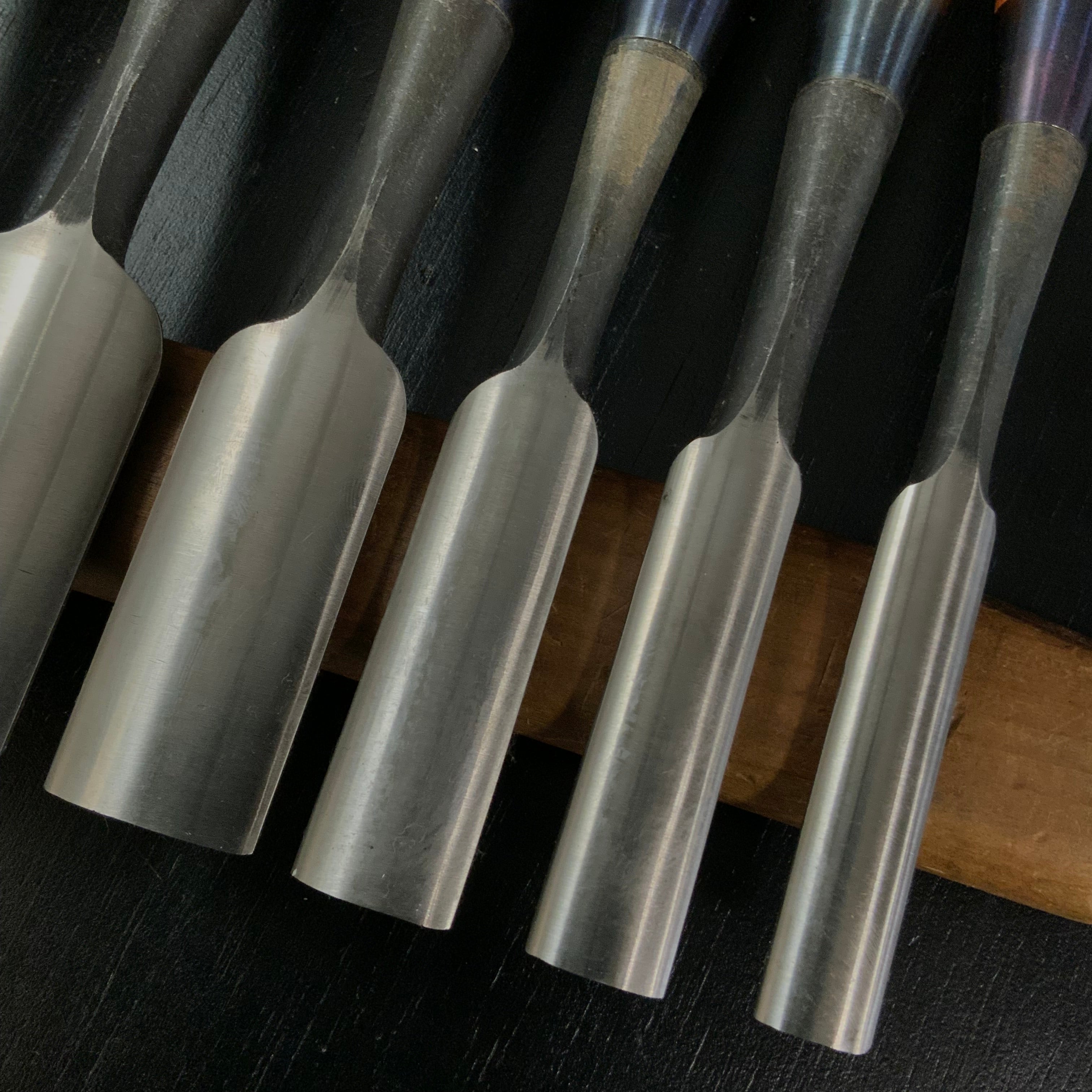 Old stock Yoshihiro Sotomaru Sakihira chisels with white steel 掘出し物  吉弘 外丸先平鑿 白紙鋼 36,30,24,18,15,12mm