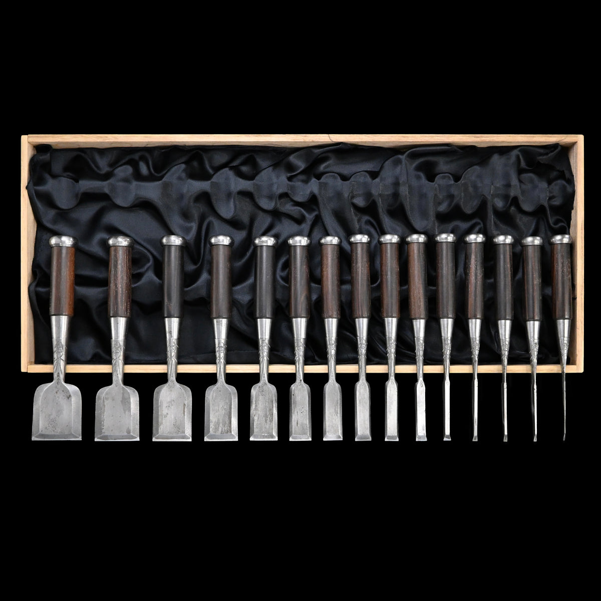 Authentic Vintage Naoyuki (Yamahiro) Bench Chisels set by Okayama Takeshi  希少品  岡山猛作 直之(問屋銘) 追入鑿15本組