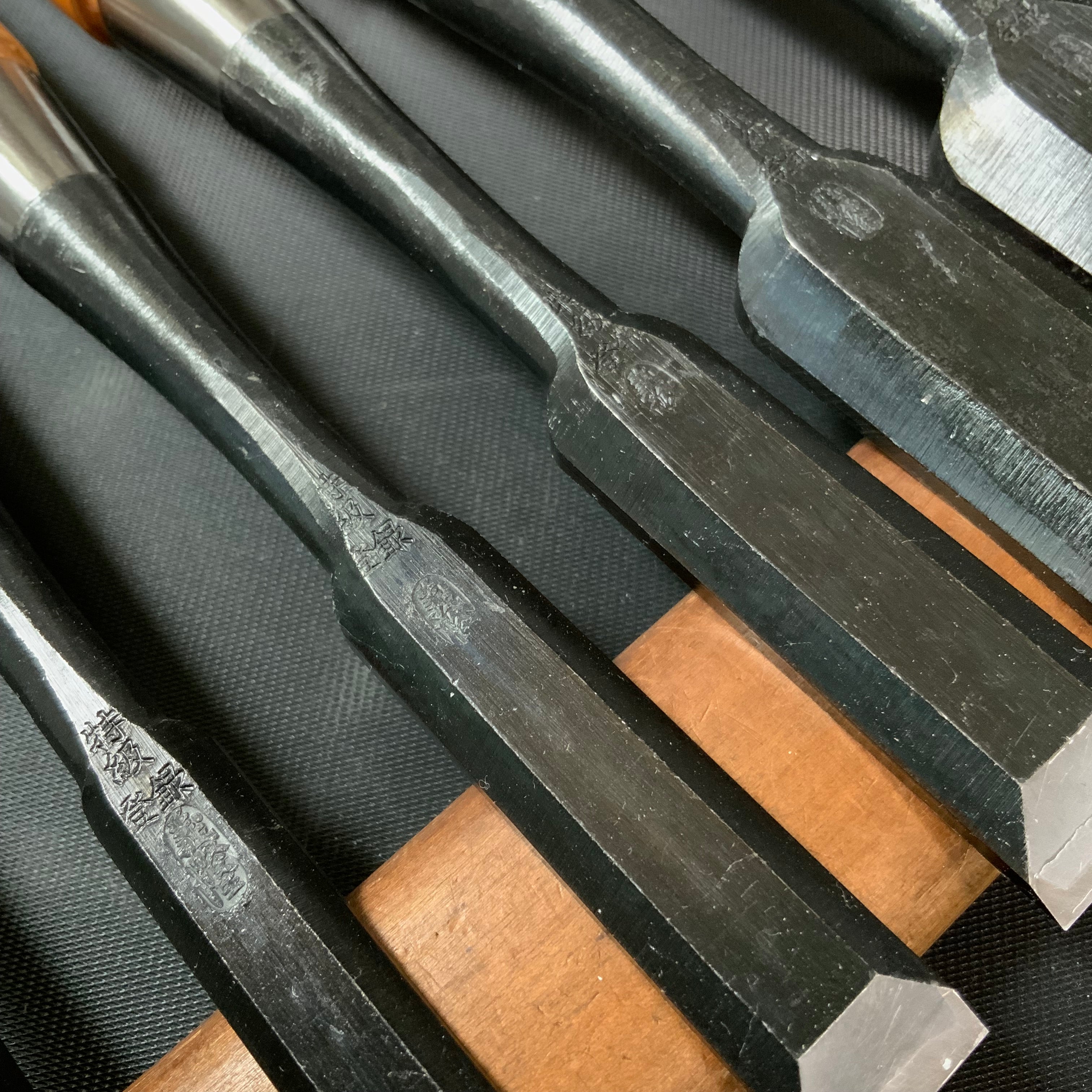 Yoshitaka Bench chisels set (Oirenomi)      /      義隆 追入組鑿  10本組
