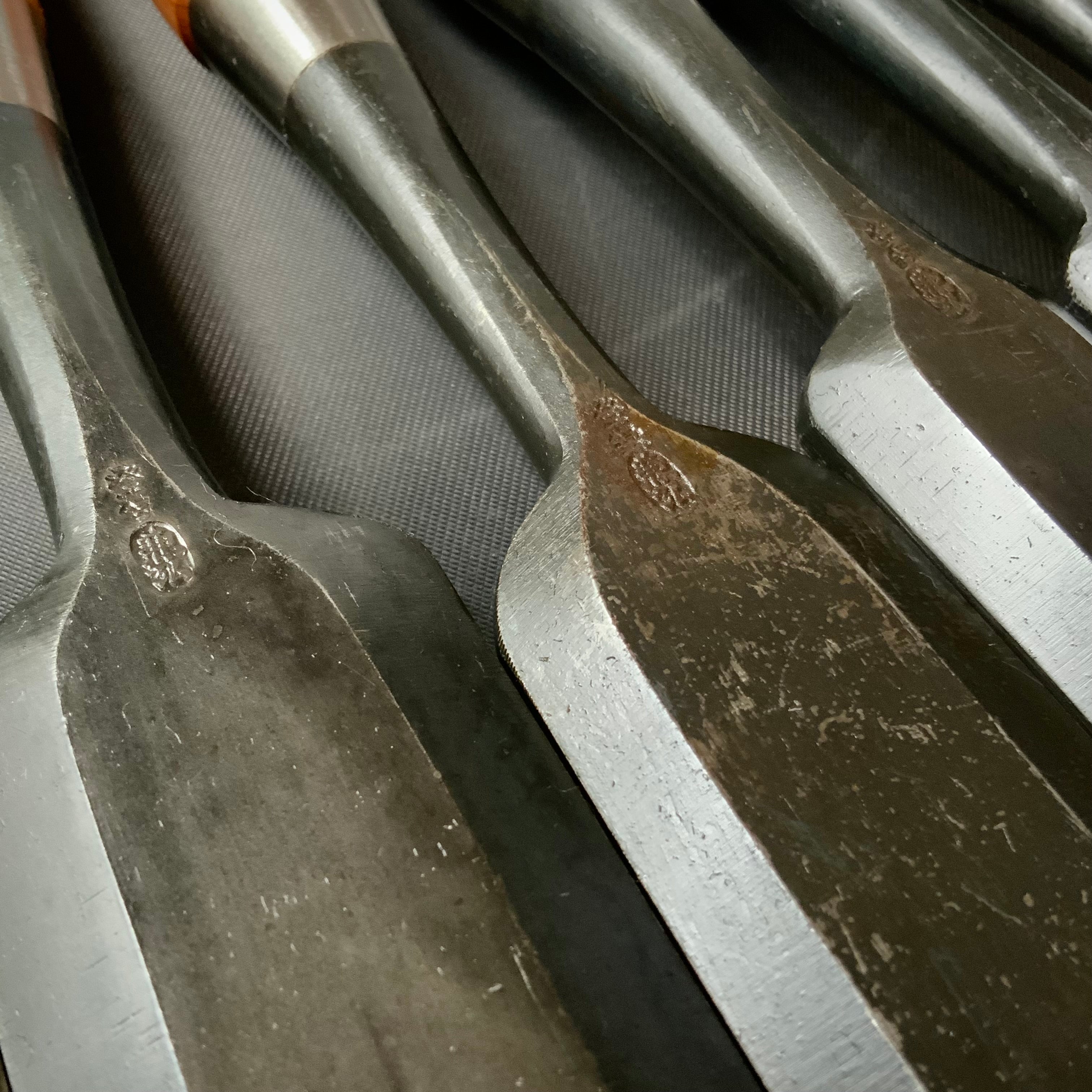 Old Stock Kanehiro Timber chisels 6piece set    /     掘り出し物　兼弘 叩鑿  6本組