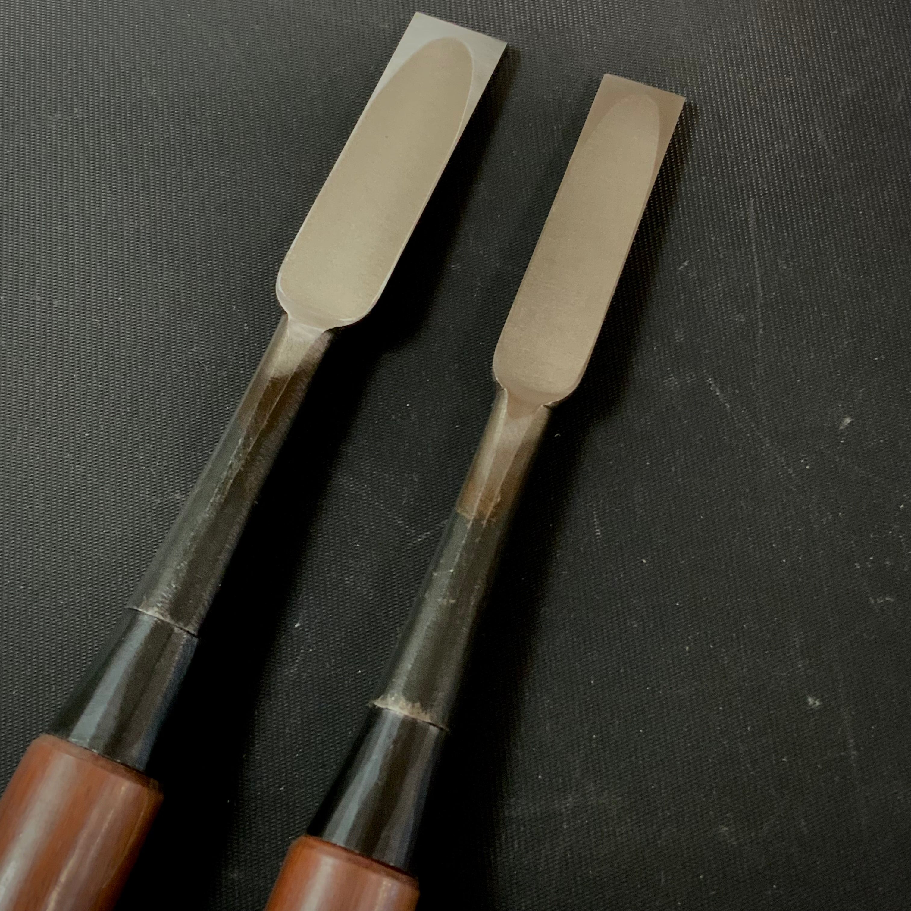 Tasai Bench chisels (Tokusun Oirenomi) with blue steel  田斎作 黒仕上 特寸追入鑿