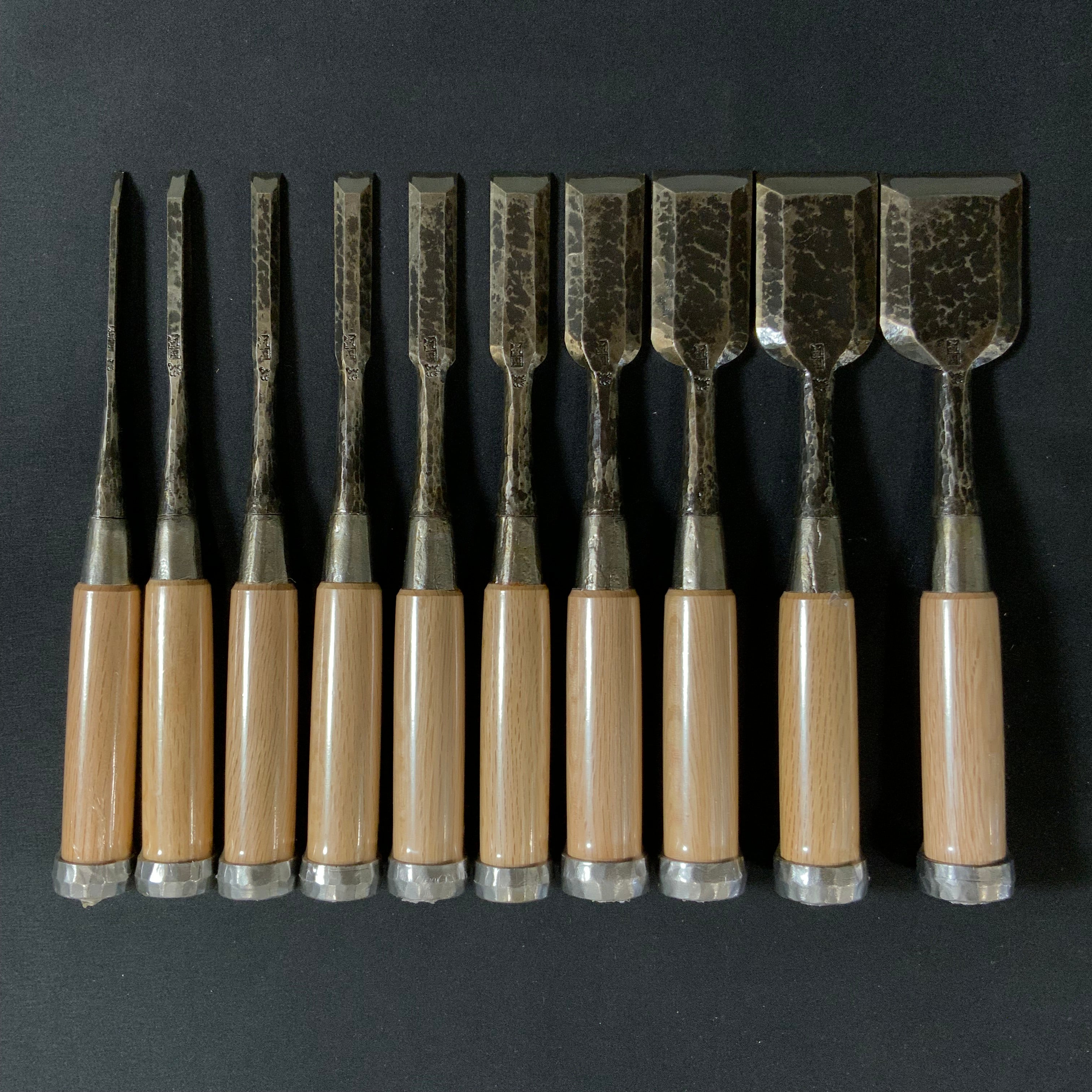 Old stock #2 Kunikei Triple Ura Bench chisels set by Ikeda Yoshiro hammering 掘出し物 池田慶郎氏 三代目国慶作 追入組鑿 打出し 三本裏