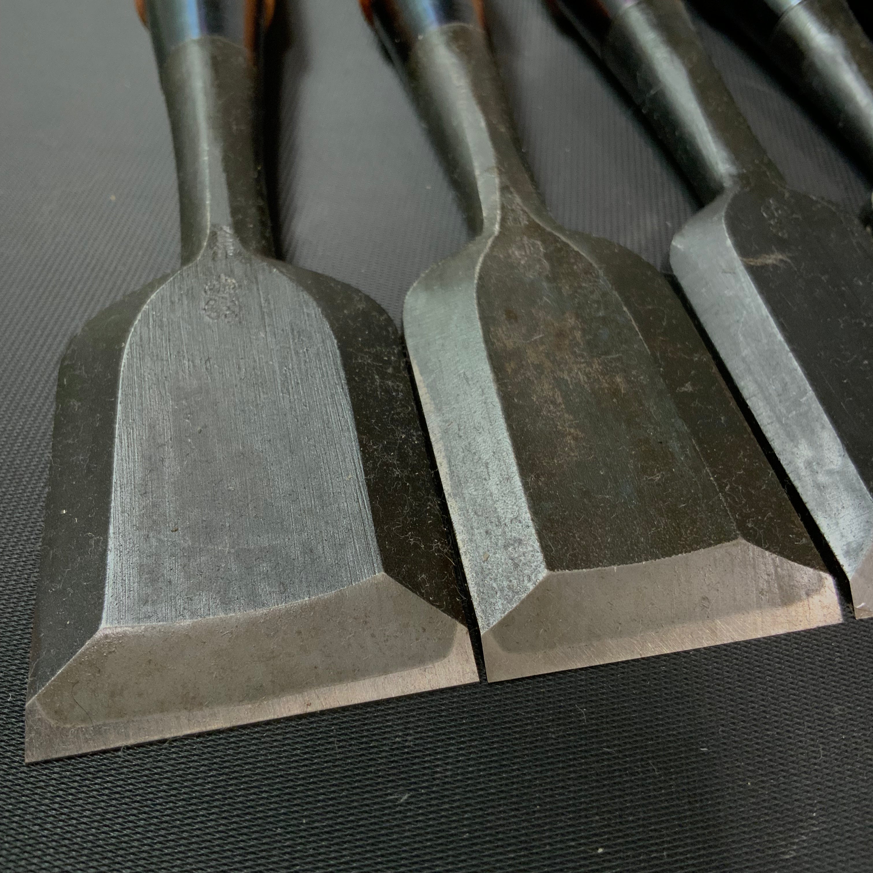 Old stock Koshitaka Bench chisels set  掘出し物 越孝 追入10本組鑿  Oirenomi