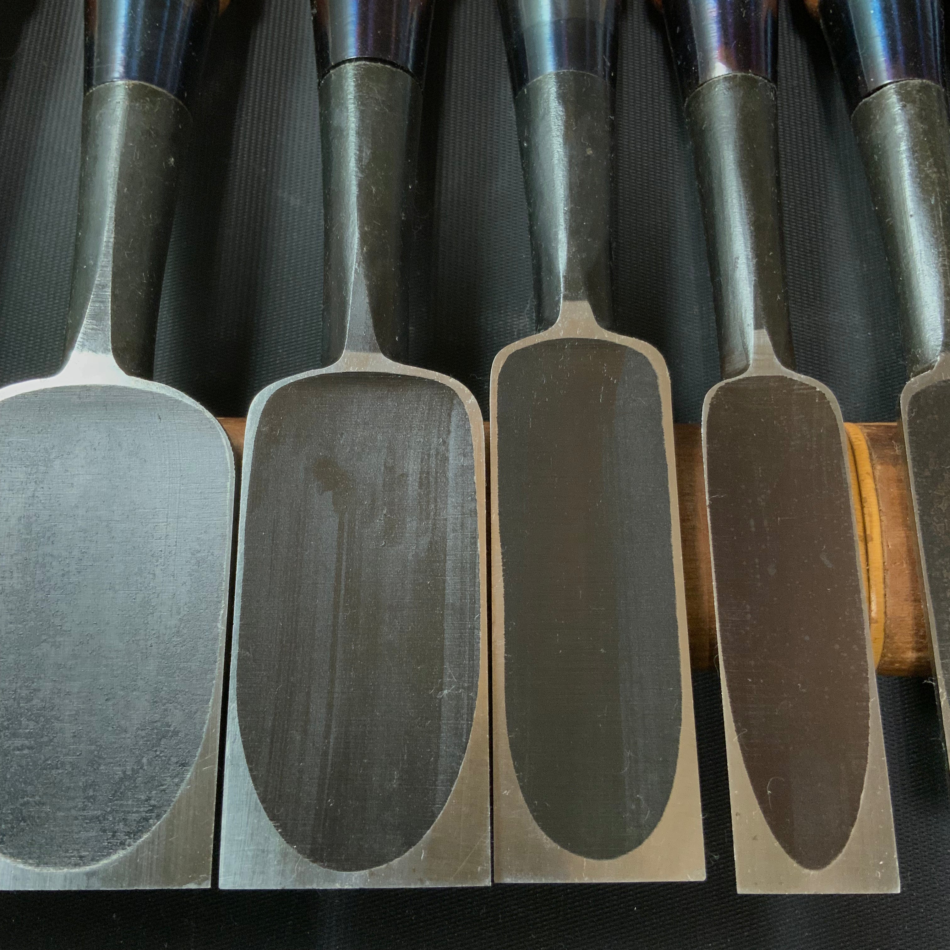 Old stock Koshitaka Bench chisels set  掘出し物 越孝 追入10本組鑿  Oirenomi