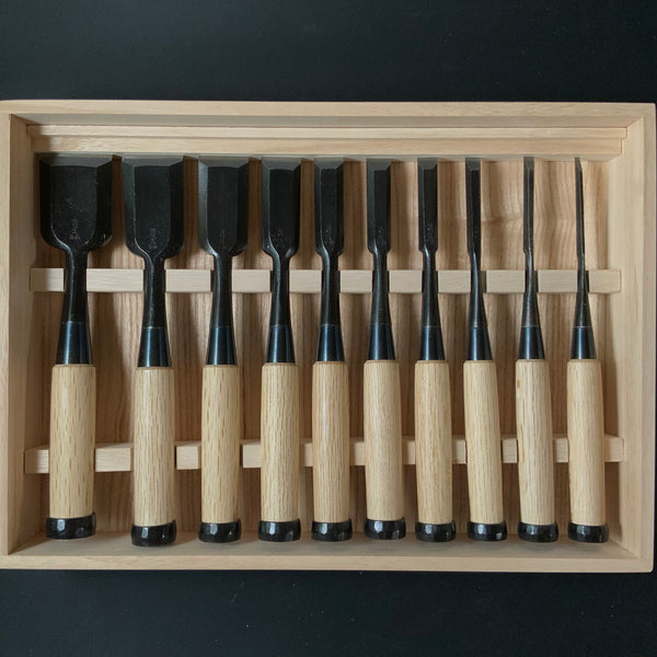 Kikuhiromaru Bench chisels set (Oirenomi) with wooden box  菊弘丸 追入組鑿 桐箱付 白樫柄