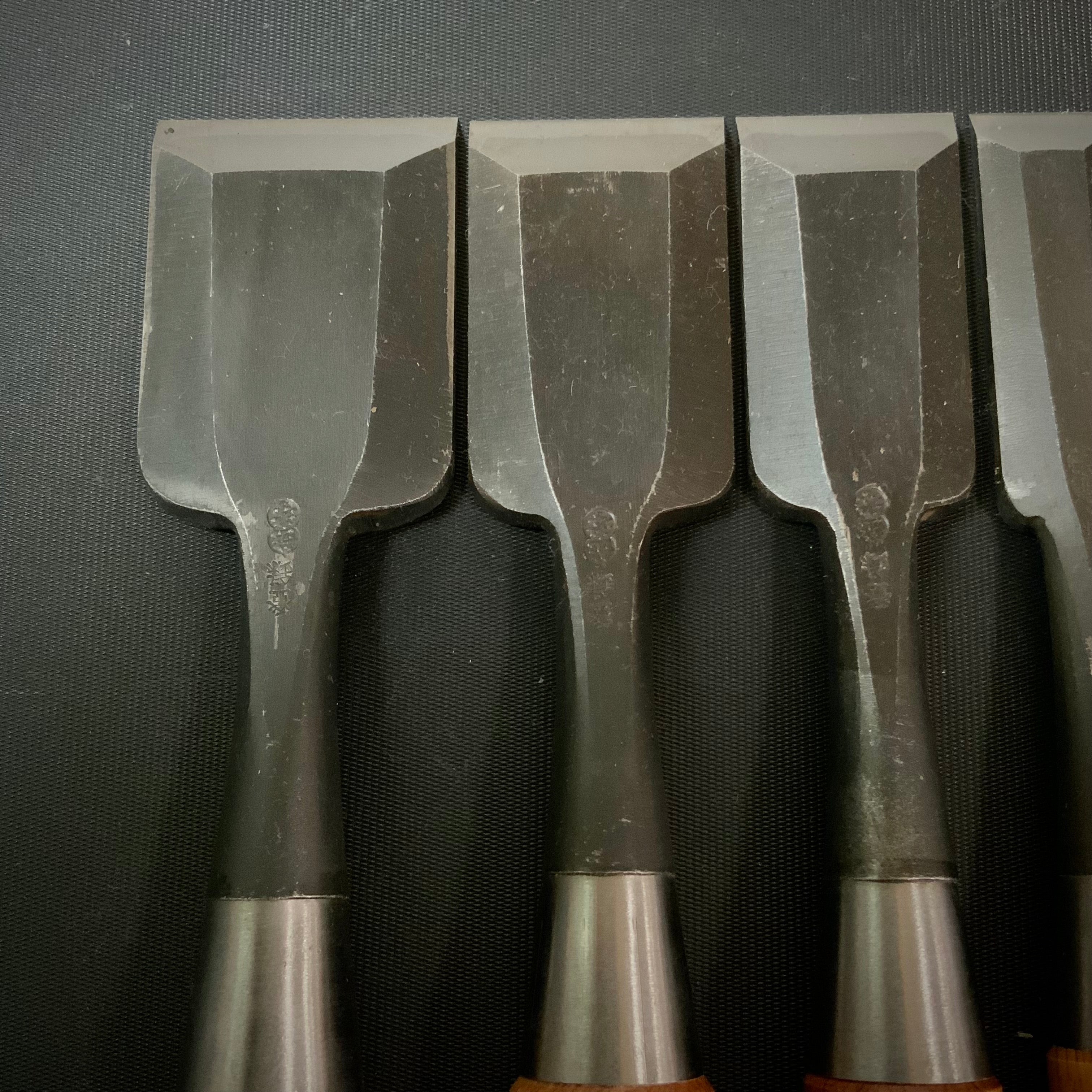 Koshitaka Bench chisels set with White Steel   越孝  追入鑿  5本組  Oiirenomi