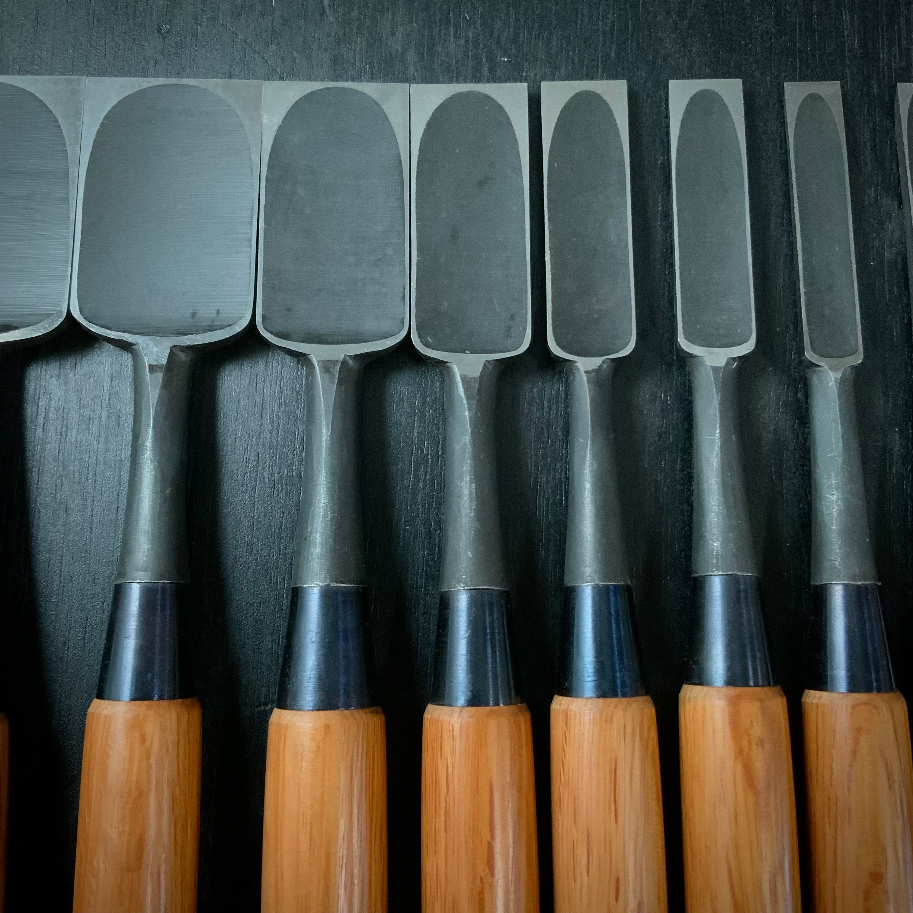 Sukemaru  Bench chisels set by Usui Yoshio with Red oak handle  四代助丸 碓氷淑郎 追入組鑿 赤樫柄