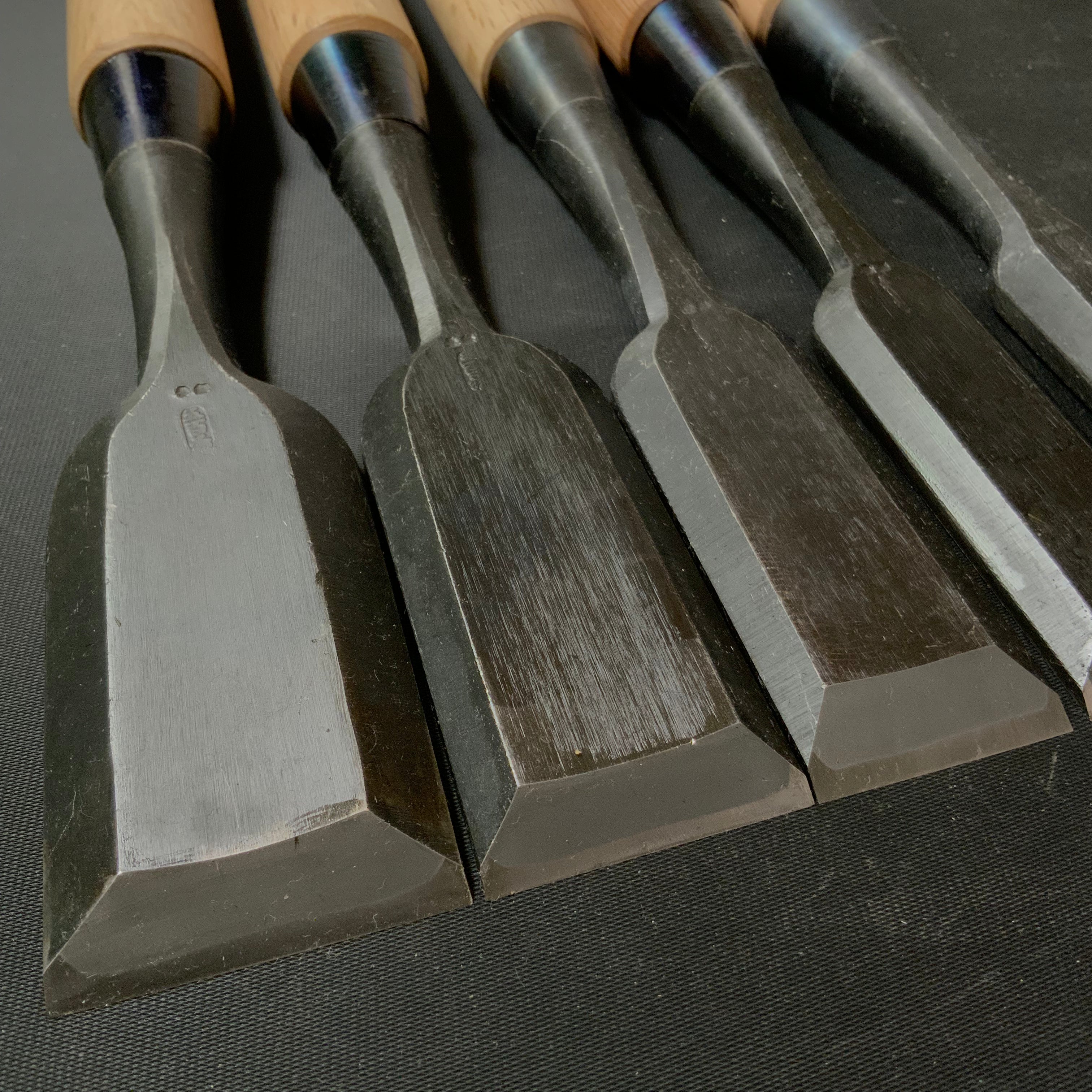 Ioroi Timber chisels set with white steel by Ioroi Hideo 五百蔵秀夫作 五百蔵 厚鑿  5本組 Atsunomi