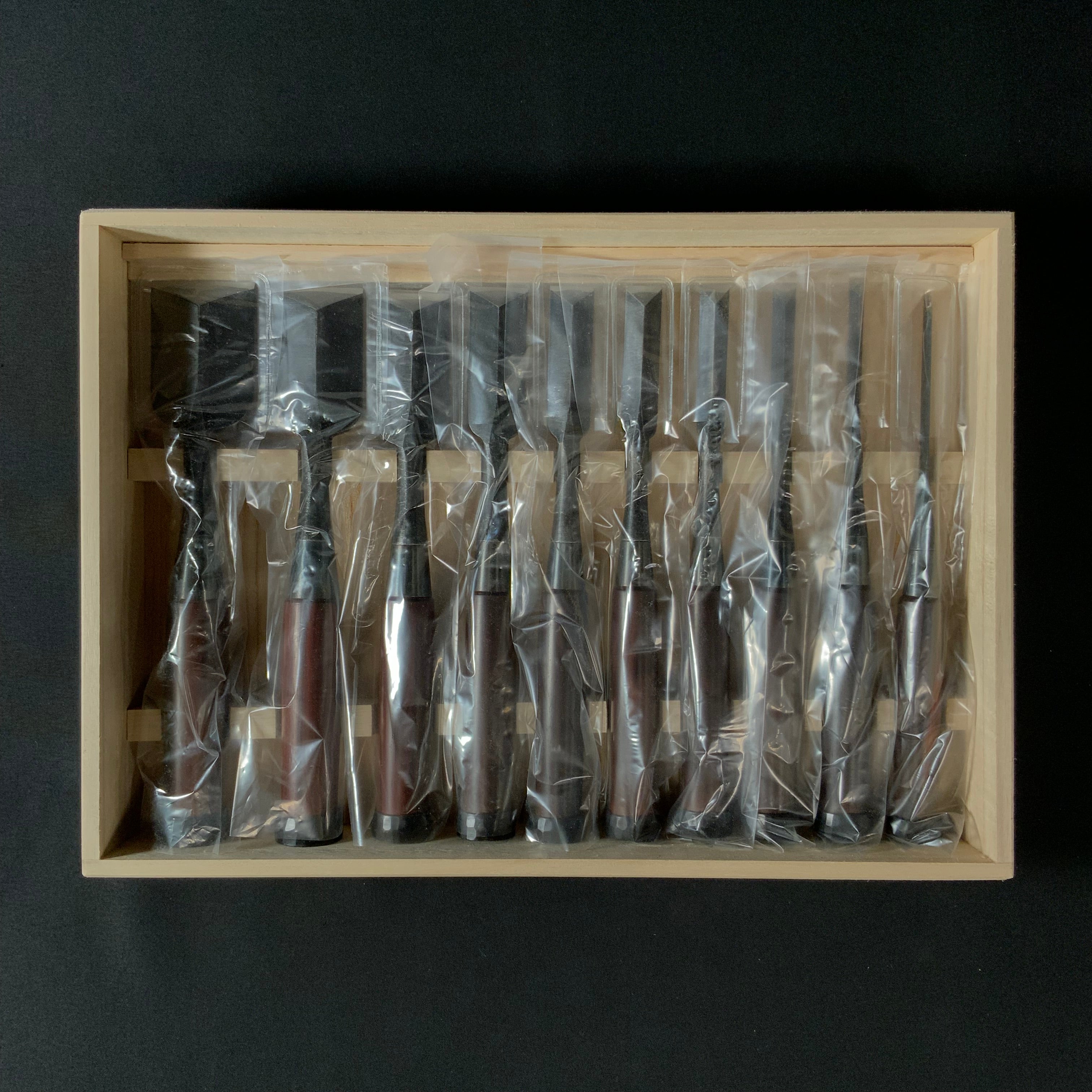 宗家大内 鎬追入組鑿 紫檀柄付    Ouchi Dovetail chisels set by Ouchi 4th generation