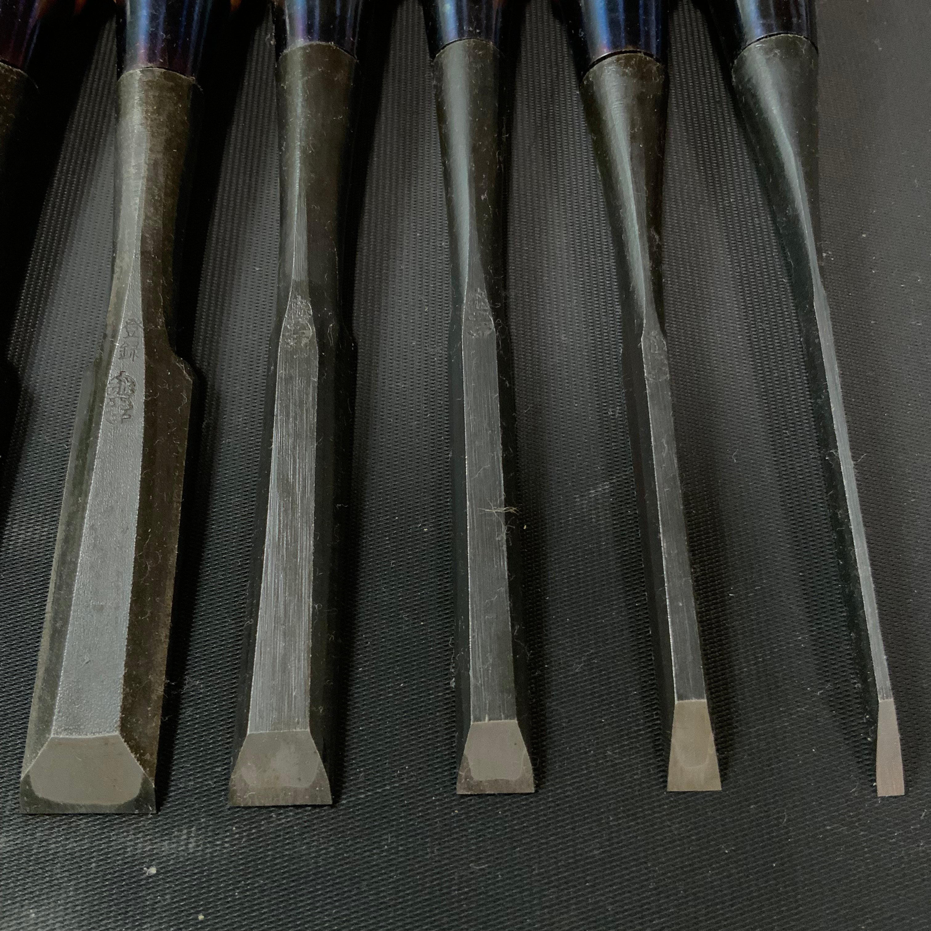 Old stock Koshitaka Bench chisels set  掘出し物 越孝 追入10本組鑿  Oirenomi