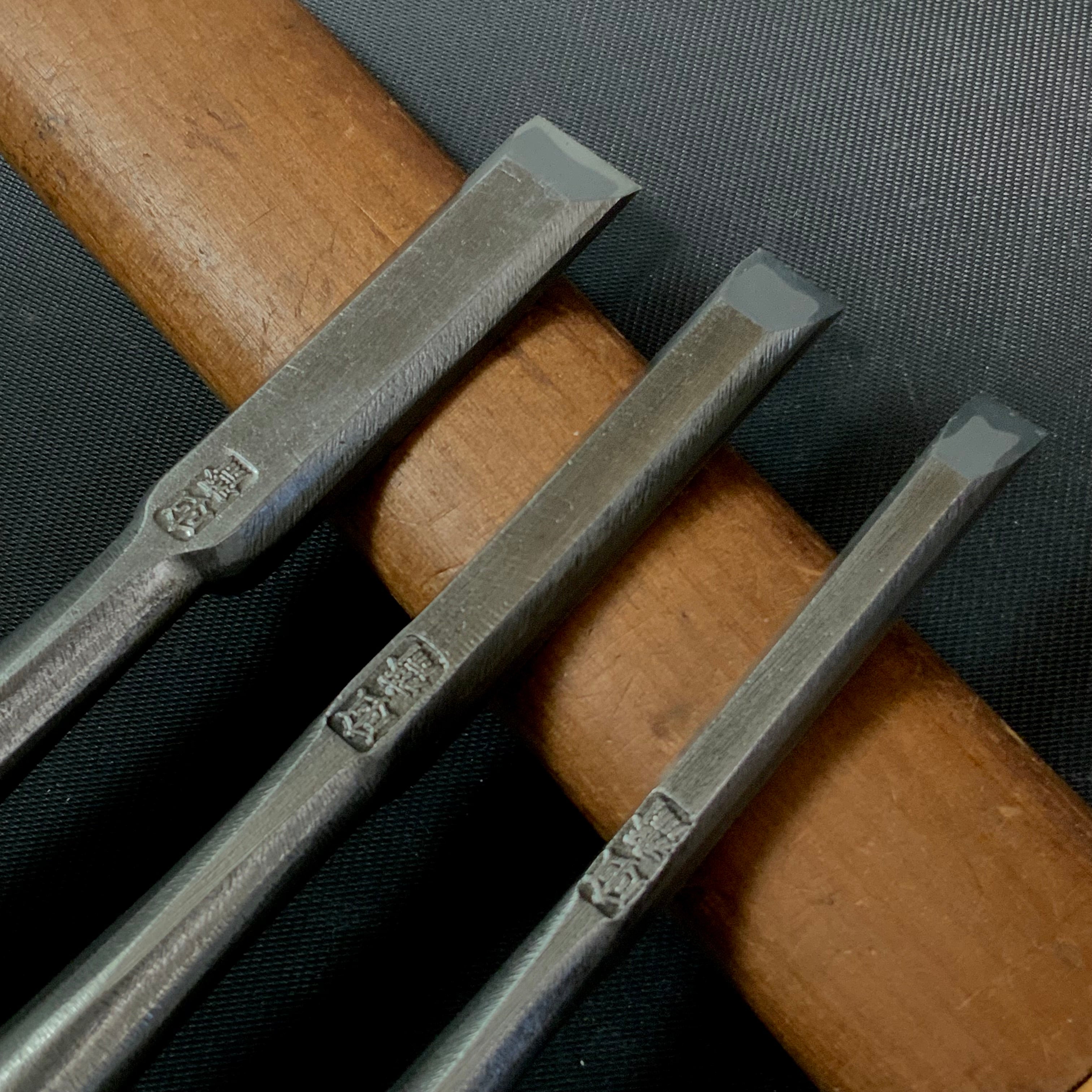 Tasai Special Bench chisels (Oirenomi) with blue steel  田斎作 磨き仕上 追入鑿　7mm / 10mm / 13mm