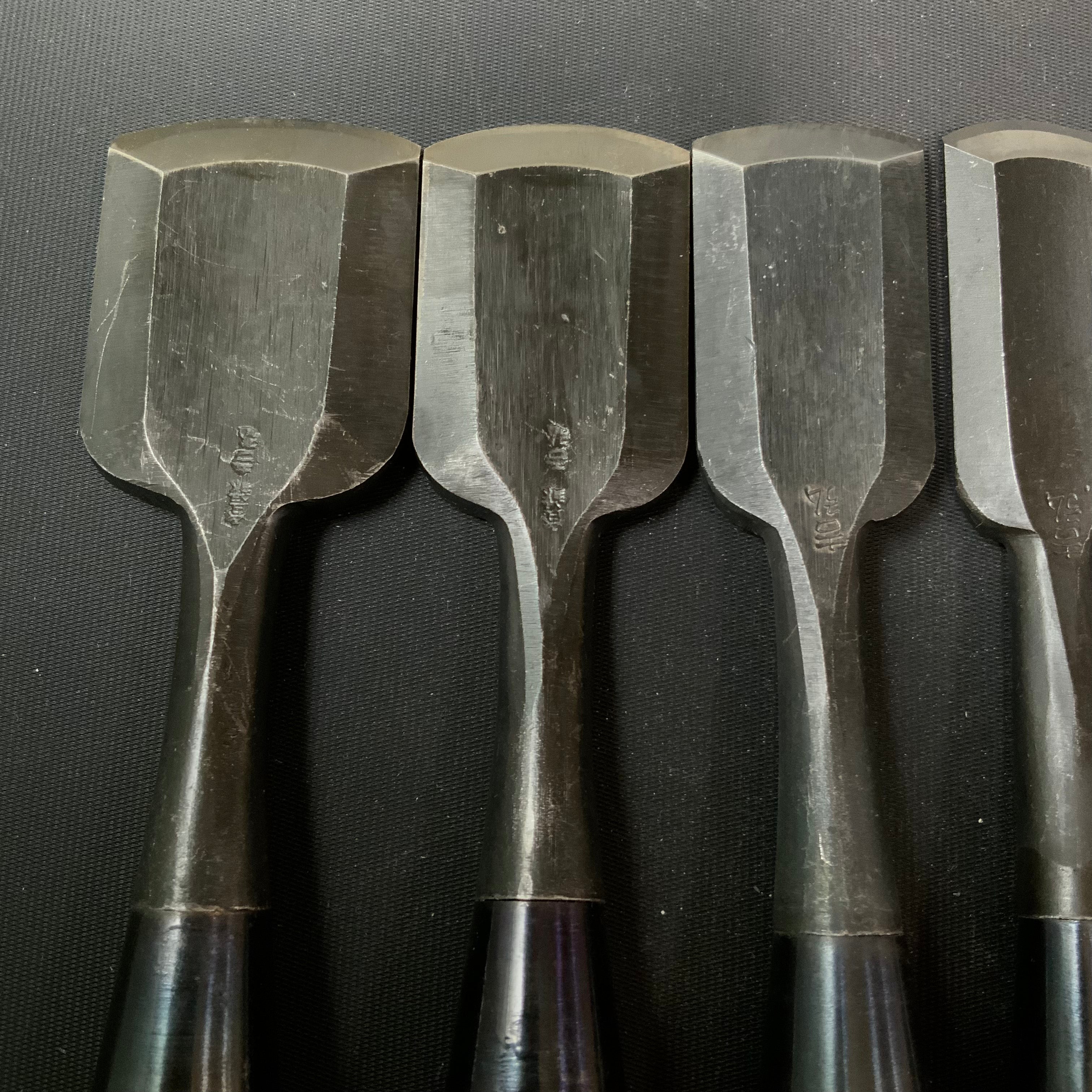 Old stock Yoshihiro Sotomaru chisels with white steel 掘出し物  吉弘 外丸鑿 10本組 白紙鋼
