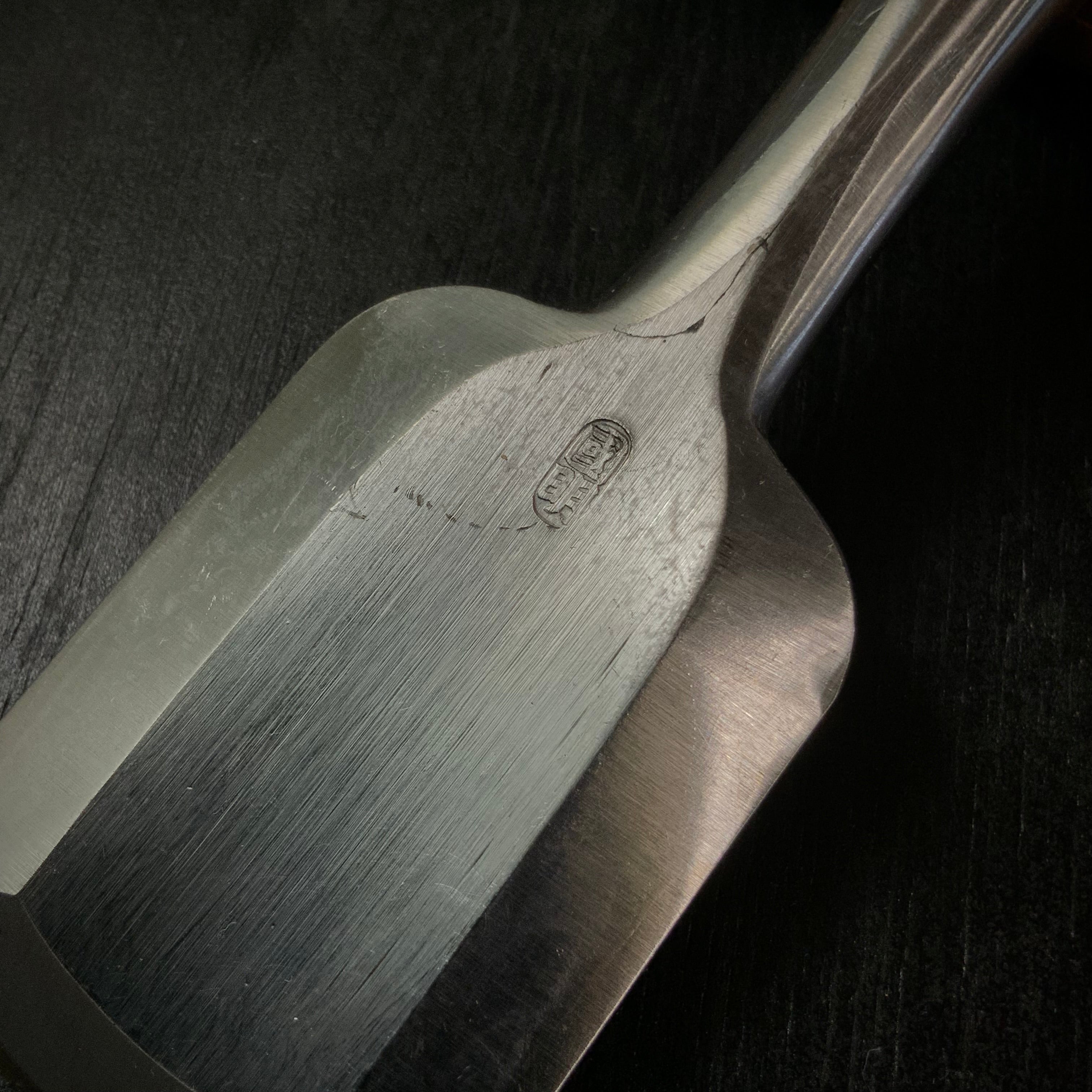 Old Stock Kuniaki Soto maru chisels with white steel     掘出し物 國明 外丸組鑿 42mm