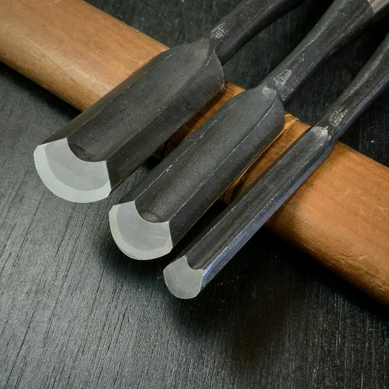 Yoshitaka Soto maru chisels with white steel  Sotomarunomi  義隆  外丸鑿  赤樫柄