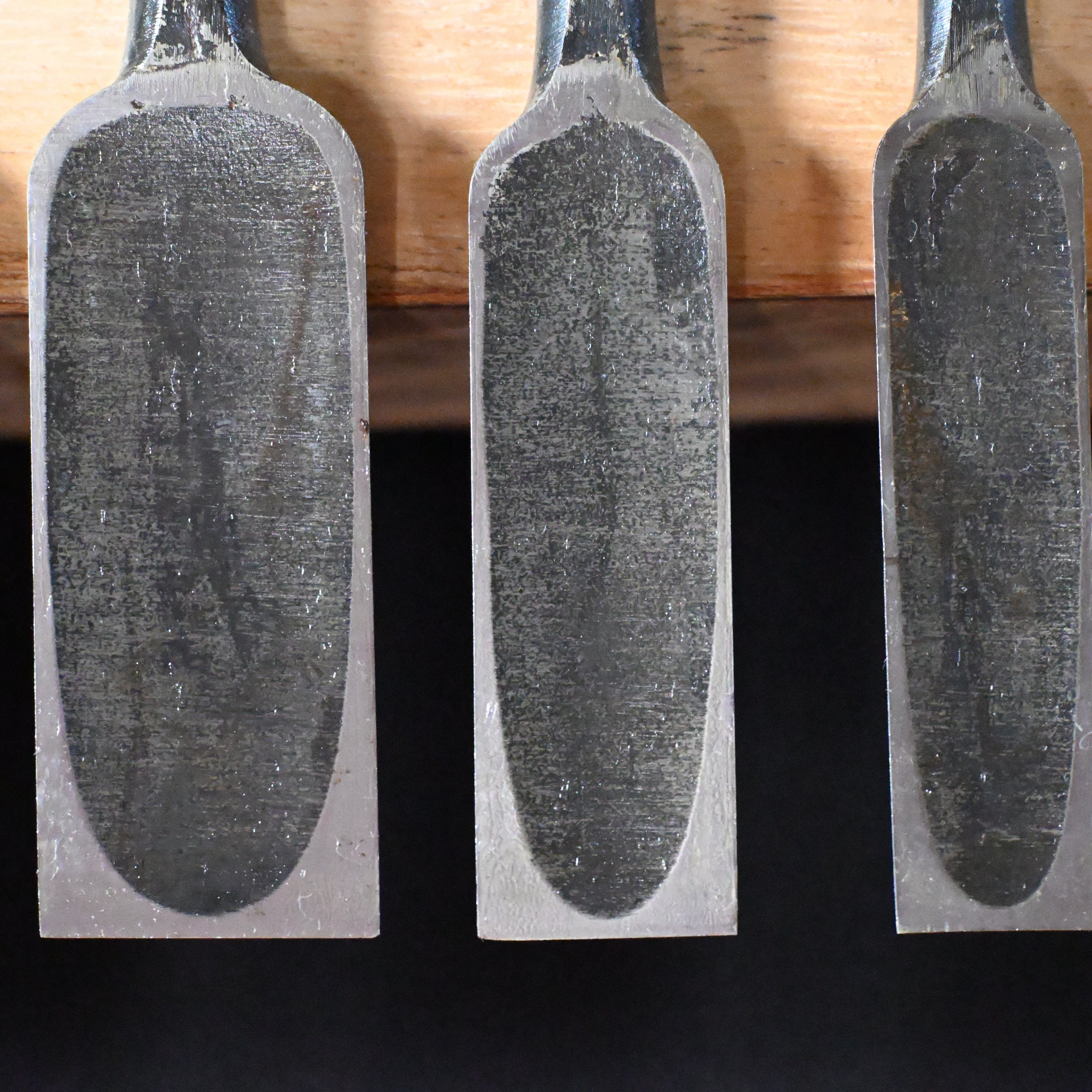 じがじ 掘出し物 孝弘 面取追入組鑿 赤樫柄 #2 Old Stock Takahiro Bench