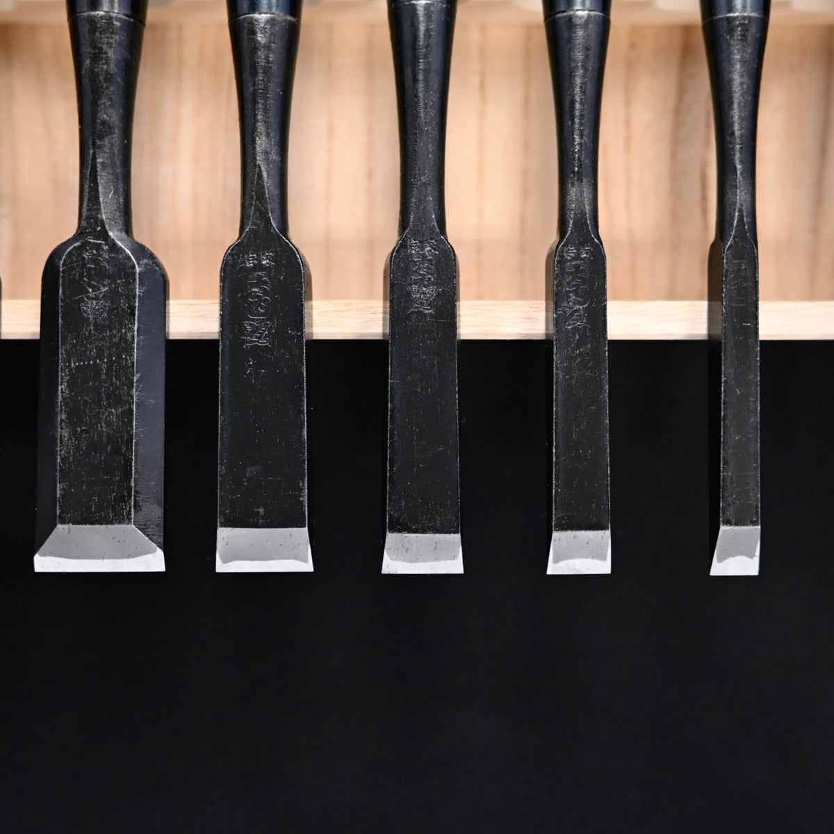 宗家大内 追入組鑿 鉄刀木柄 桐箱付    Ouchi Bench chisels set Bombay Blackwood Handle by Ouchi 4th generation #1