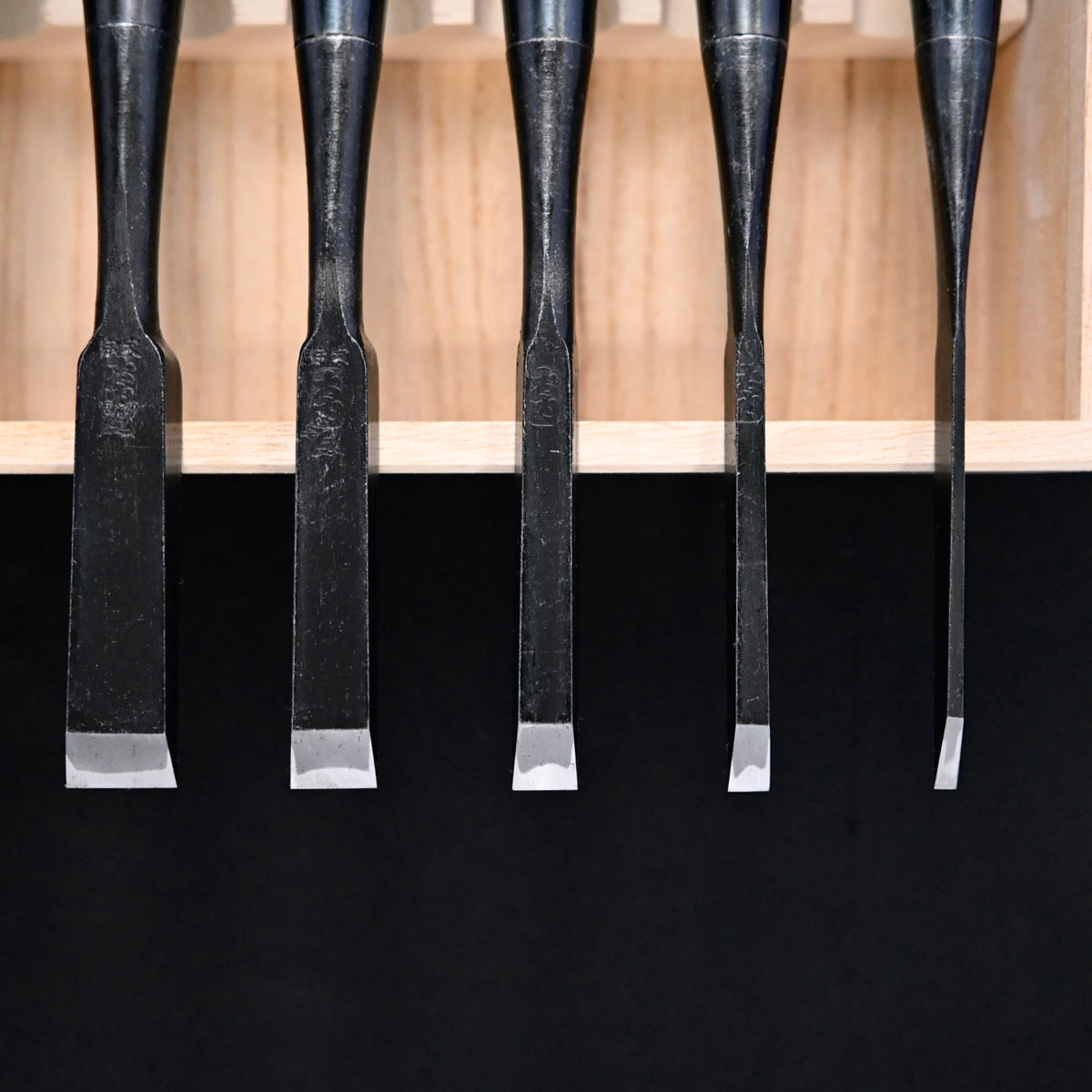 宗家大内 追入組鑿 鉄刀木柄 桐箱付    Ouchi Bench chisels set Bombay Blackwood Handle by Ouchi 4th generation #1