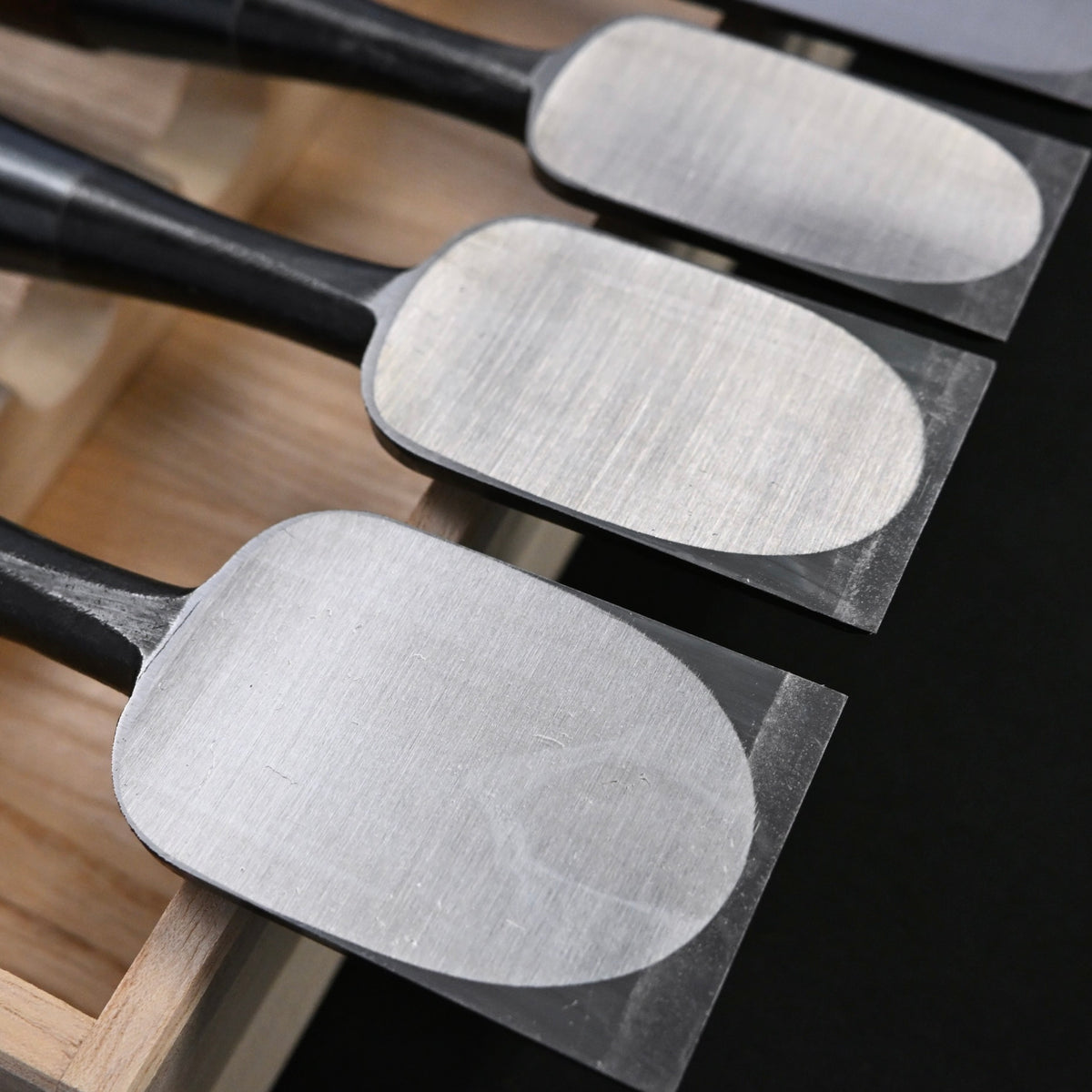 宗家大内 追入組鑿 鉄刀木柄 桐箱付    Ouchi Bench chisels set Bombay Blackwood Handle by Ouchi 4th generation #1