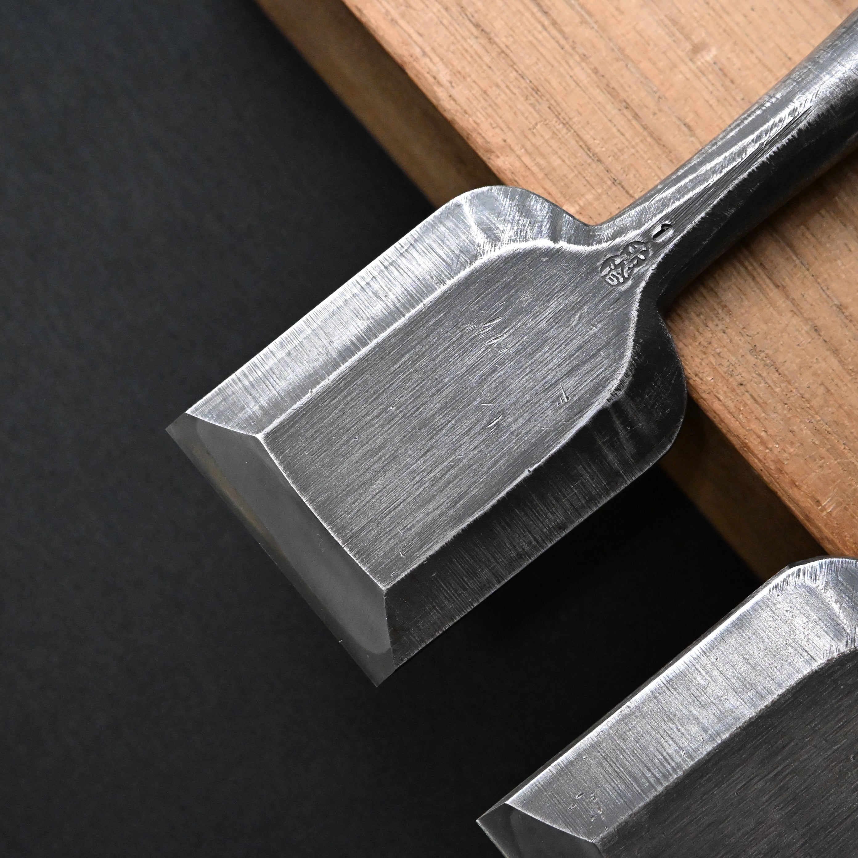 掘出し物 千代治 追入鑿 紫檀柄   Old stock #2 Chiyoharu Bench chisels with Rosewood Handle