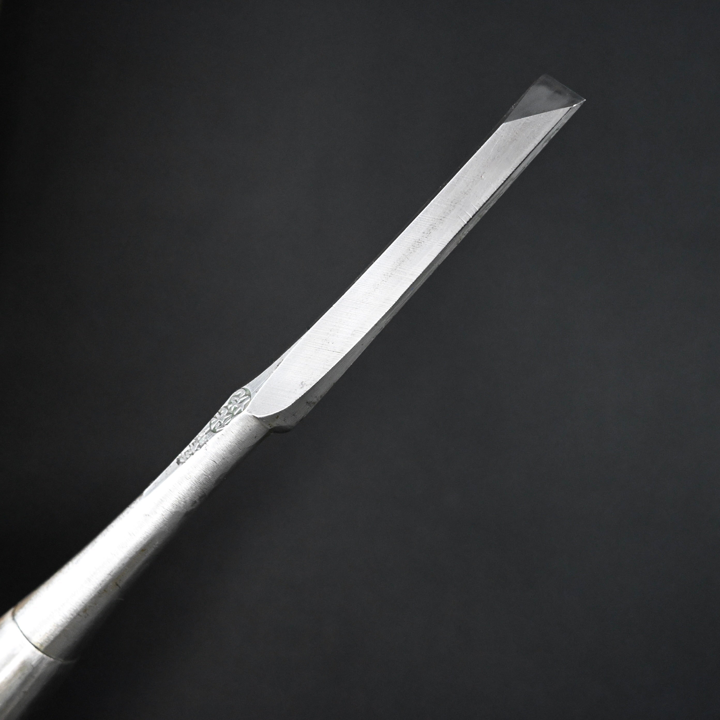 M-6 掘り出し物 侊悦作 鎬追入鑿  9mm  Old stock Kouetsu Dovetail Bench Chisels by Tasai