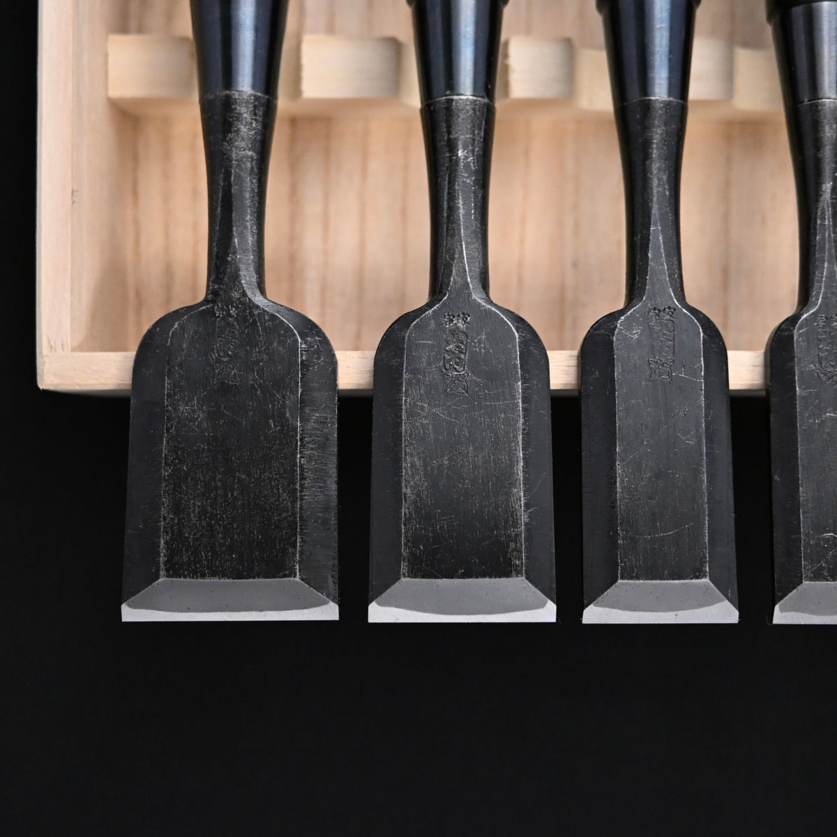 宗家大内 追入組鑿 黒檀柄 桐箱付 四代目大内俊明作   Ouchi Bench chisels set Ebony Handle by Ouchi 4th generation