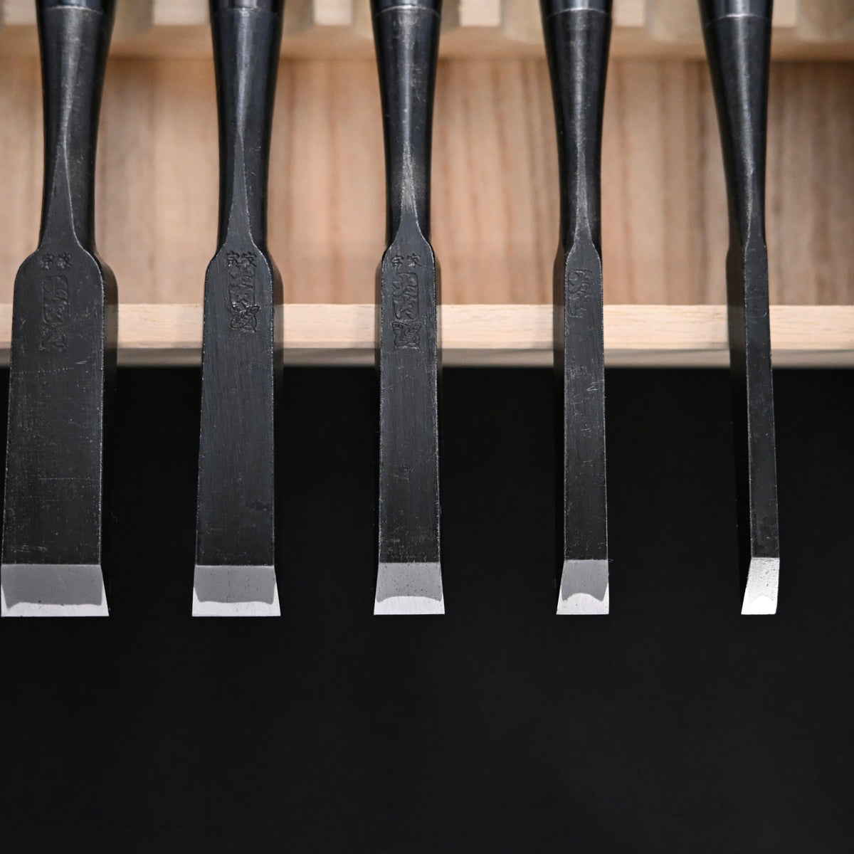 宗家大内 追入組鑿 黒檀柄 桐箱付 四代目大内俊明作   Ouchi Bench chisels set Ebony Handle by Ouchi 4th generation